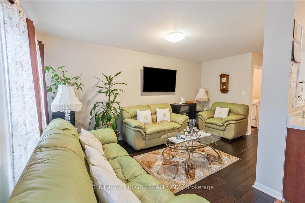 4 Parisian Road Property Photo 12