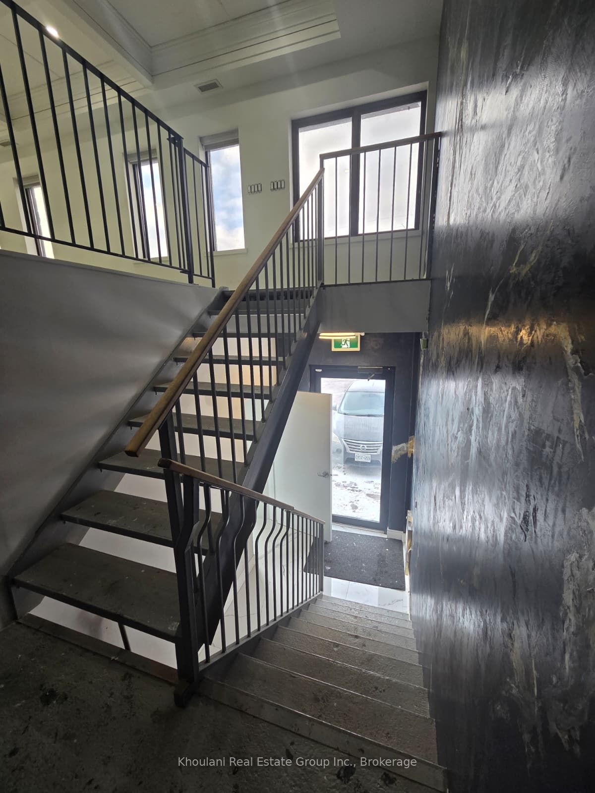 615 Third Line Upper Unit Property Photo 2