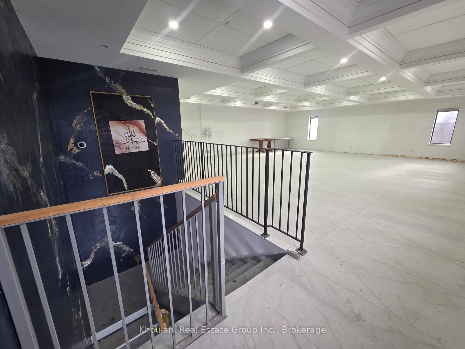 615 Third Line Upper Unit Property Photo 3