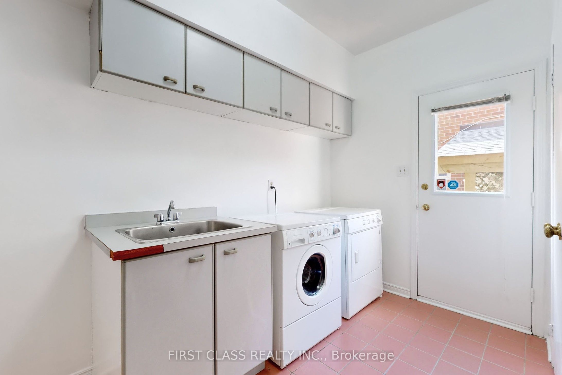 7 Kenpark Avenue Property Photo 16