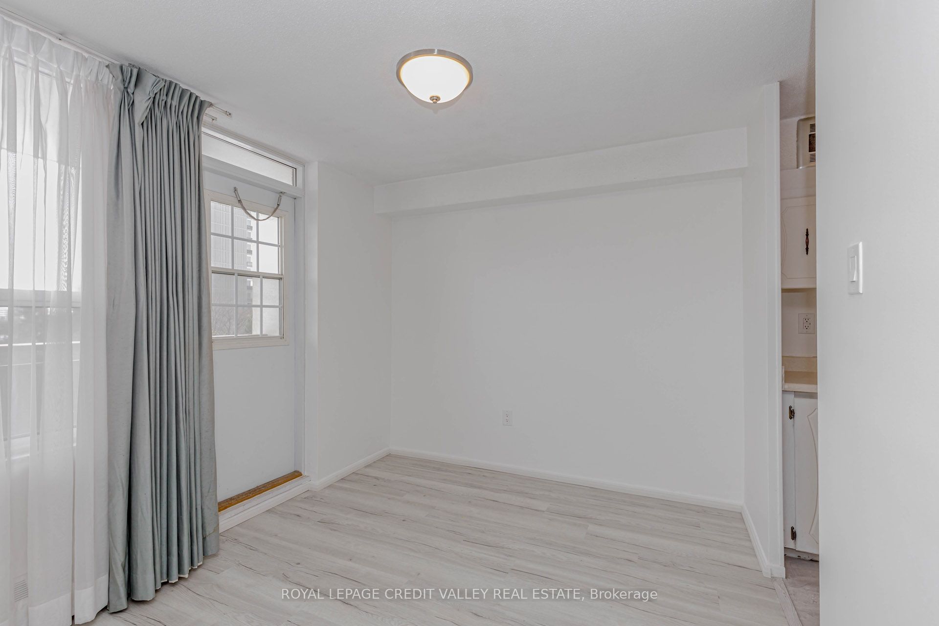 3120 Kirwin Avenue 501 Property Photo 13
