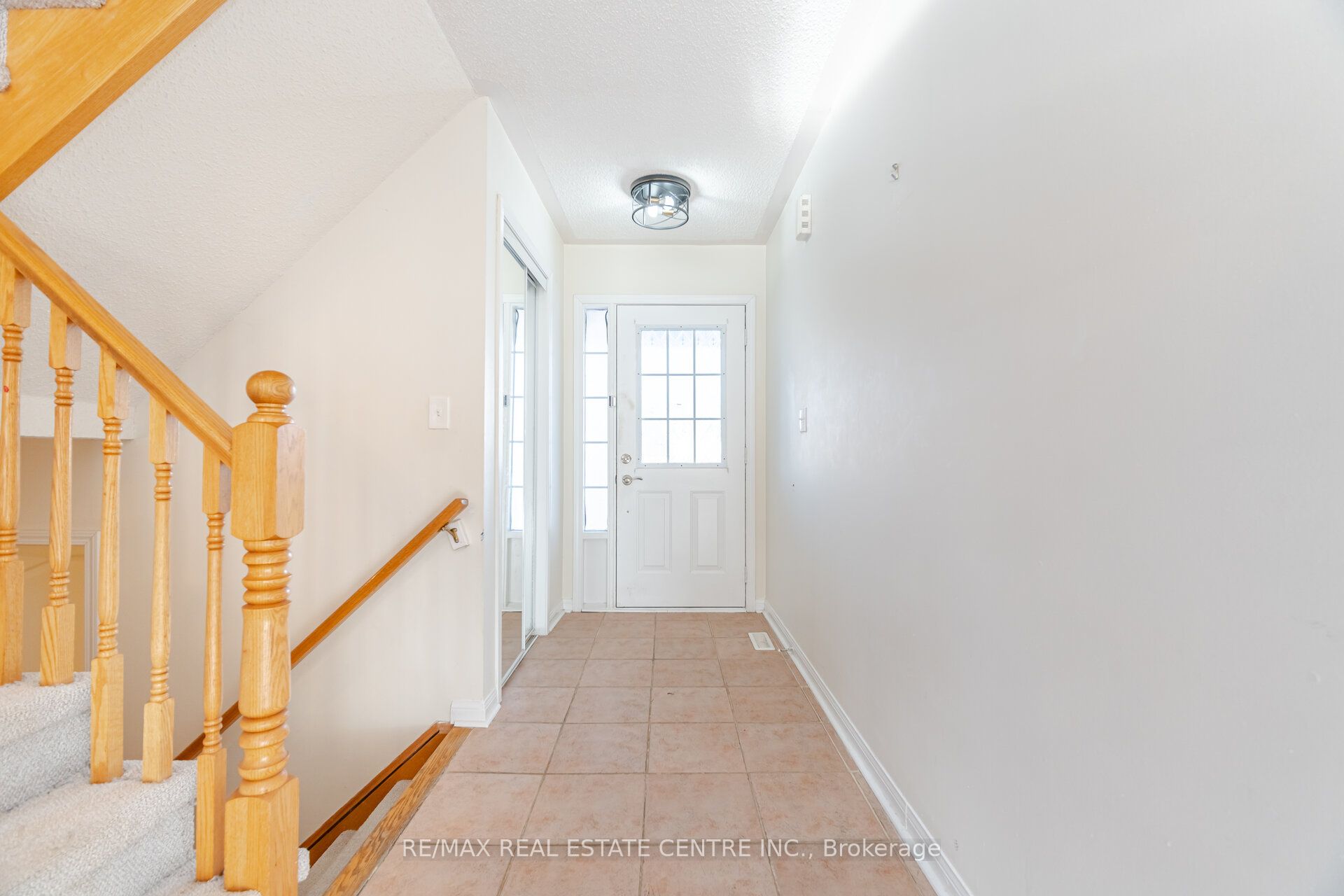 454 Collis Court Property Photo 3