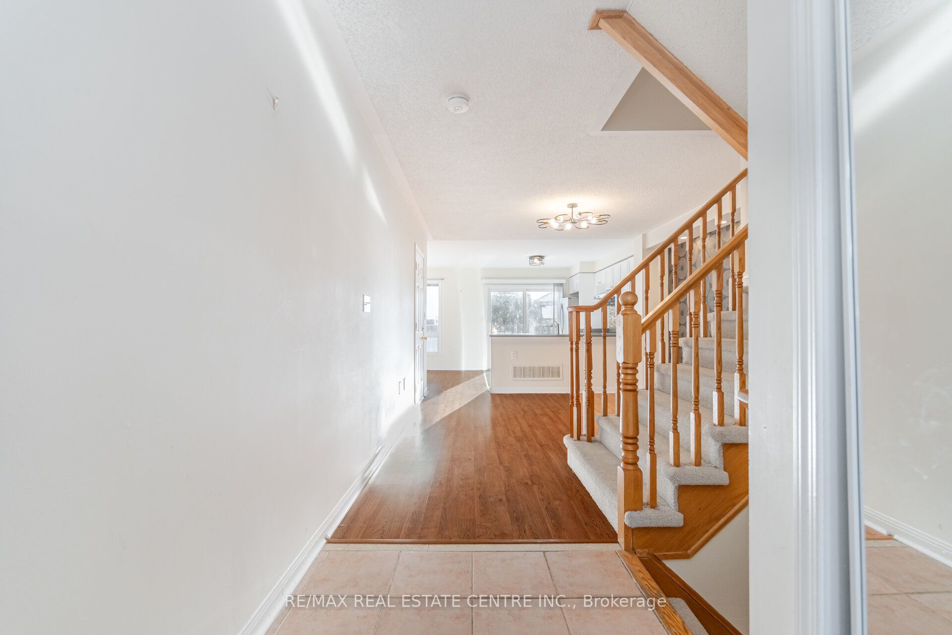 454 Collis Court Property Photo 4