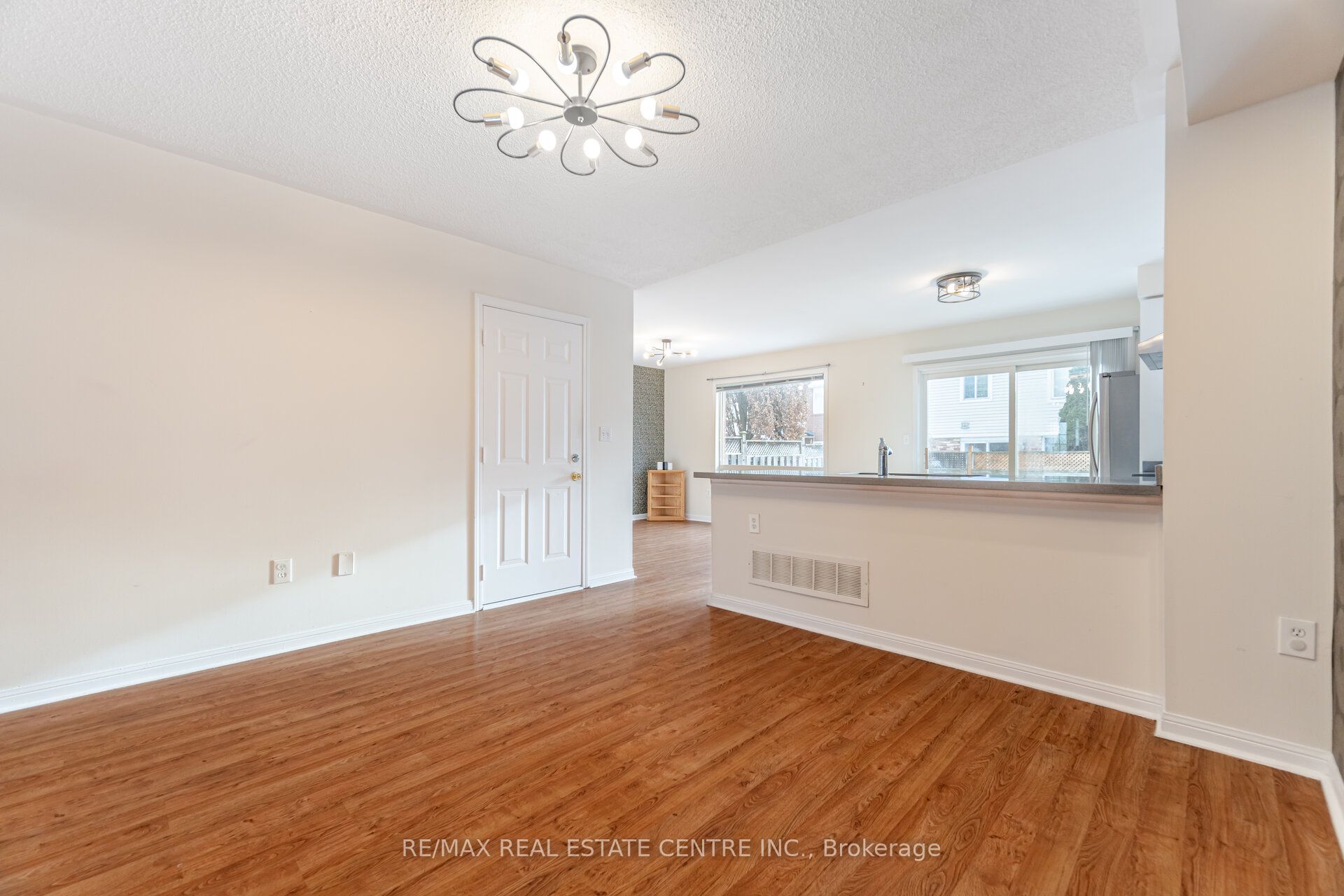 454 Collis Court Property Photo 7