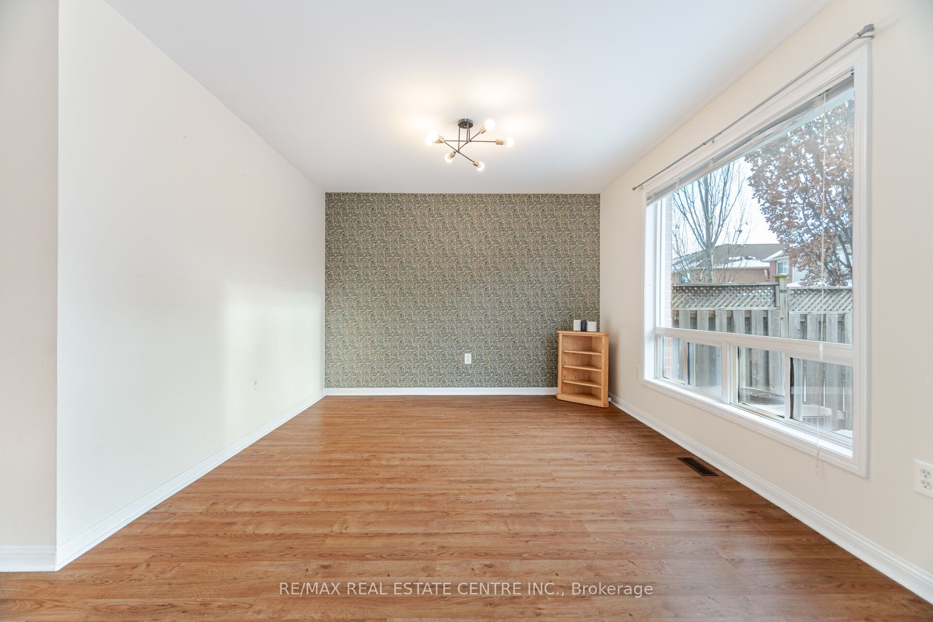 454 Collis Court Property Photo 8