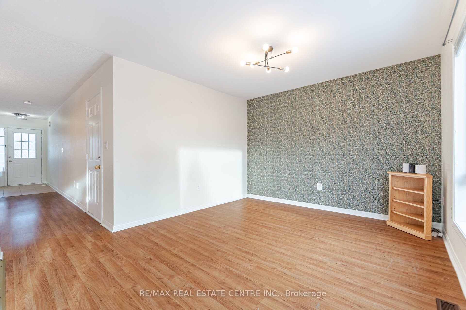 454 Collis Court Property Photo 9