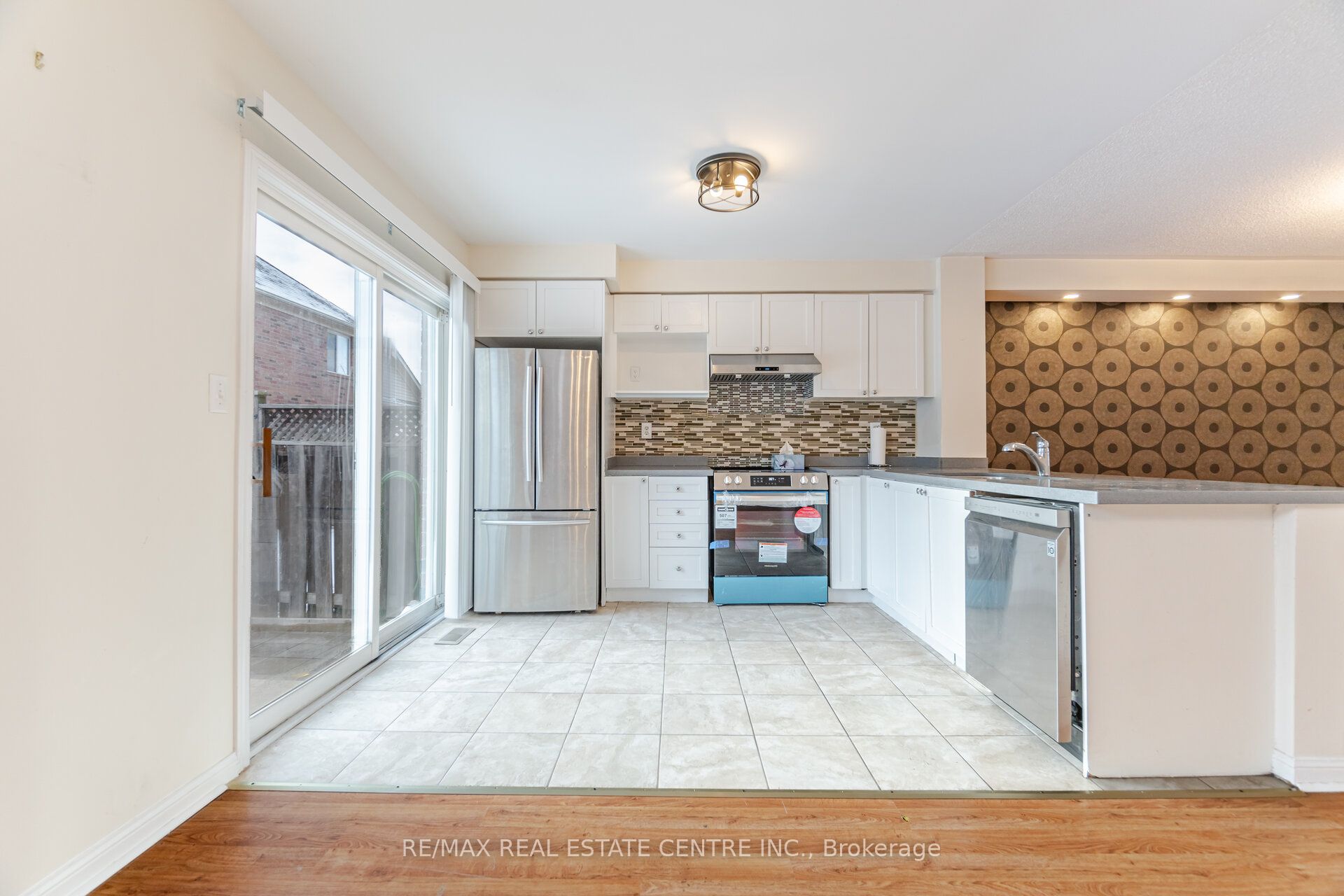 454 Collis Court Property Photo 11