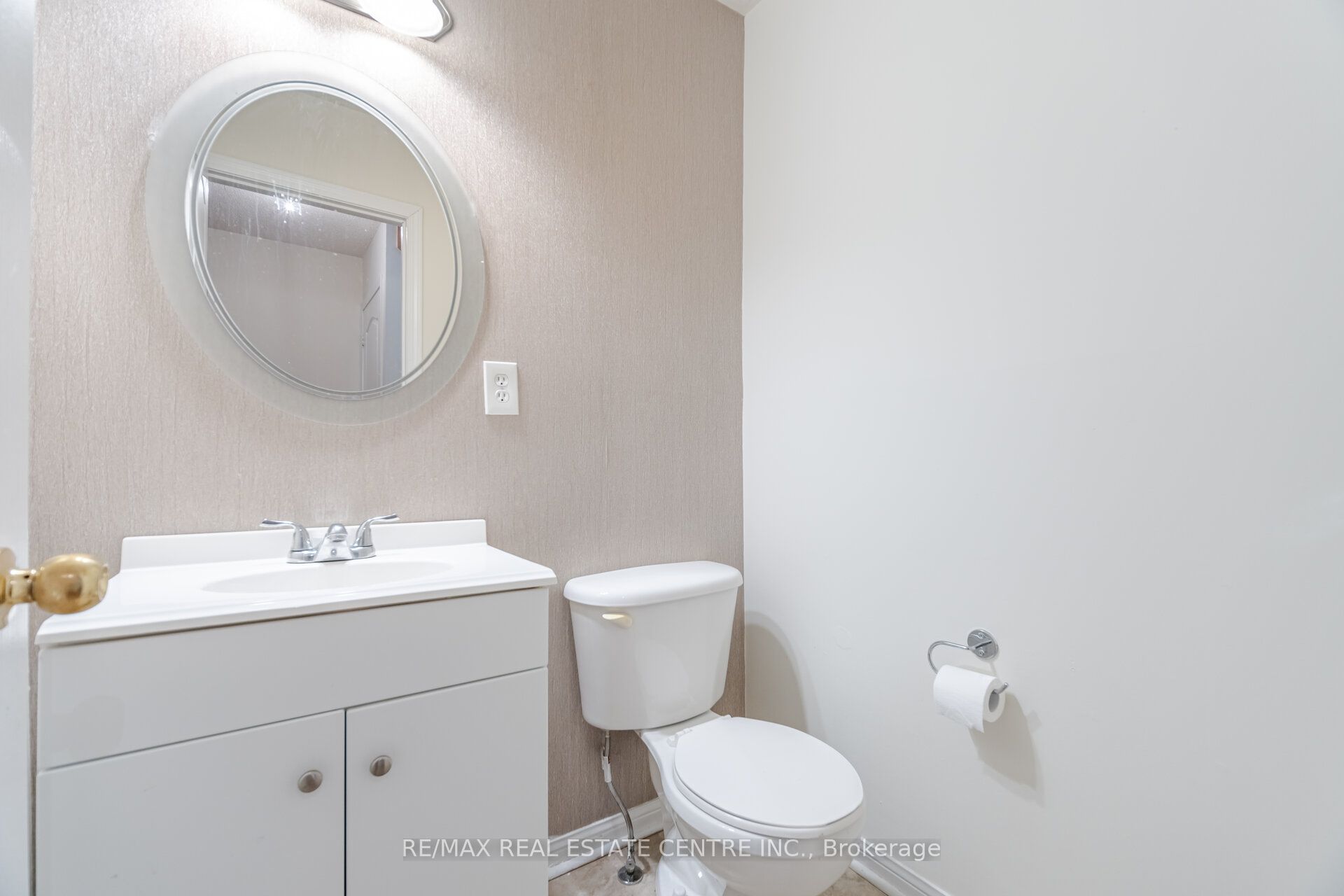 454 Collis Court Property Photo 14