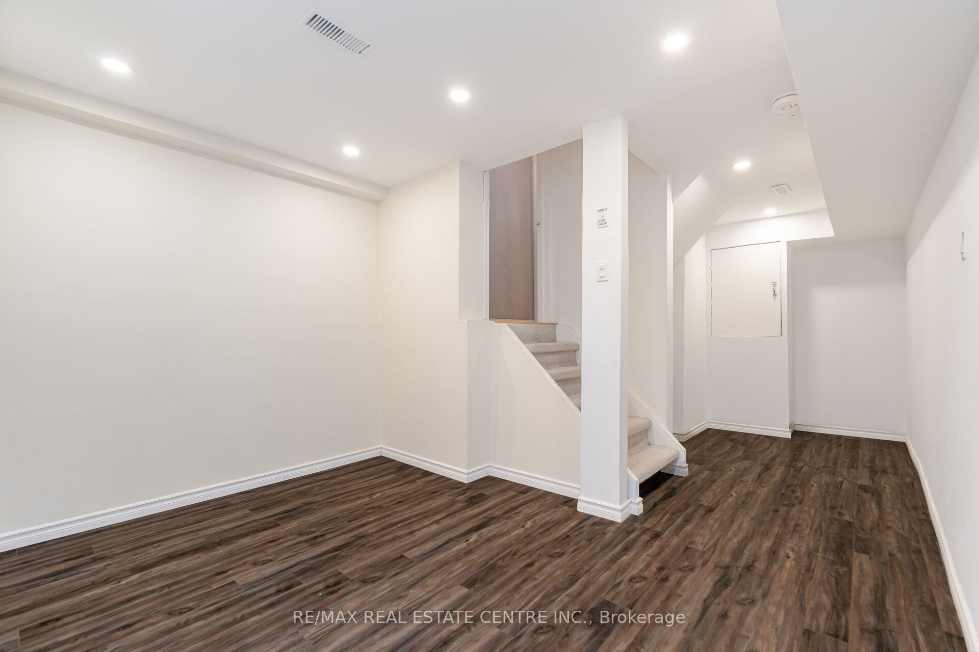 454 Collis Court Property Photo 27