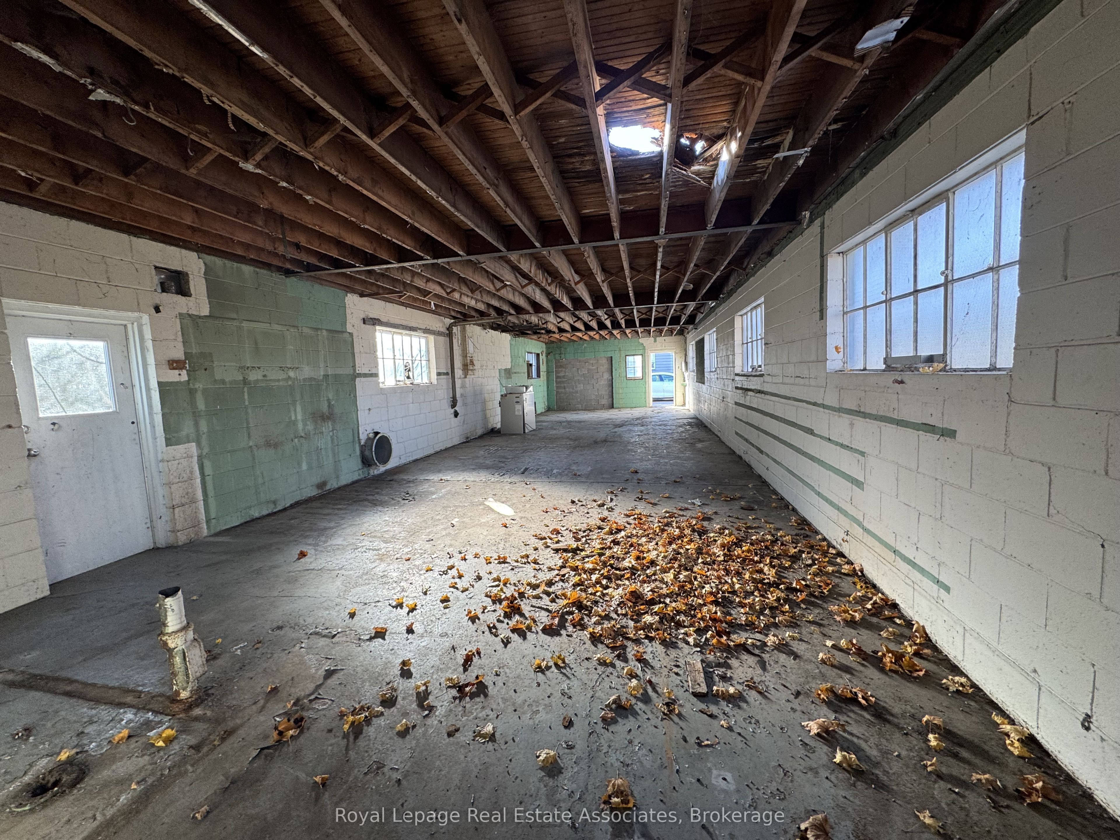 1089 Seneca Avenue #rear Property Photo 10
