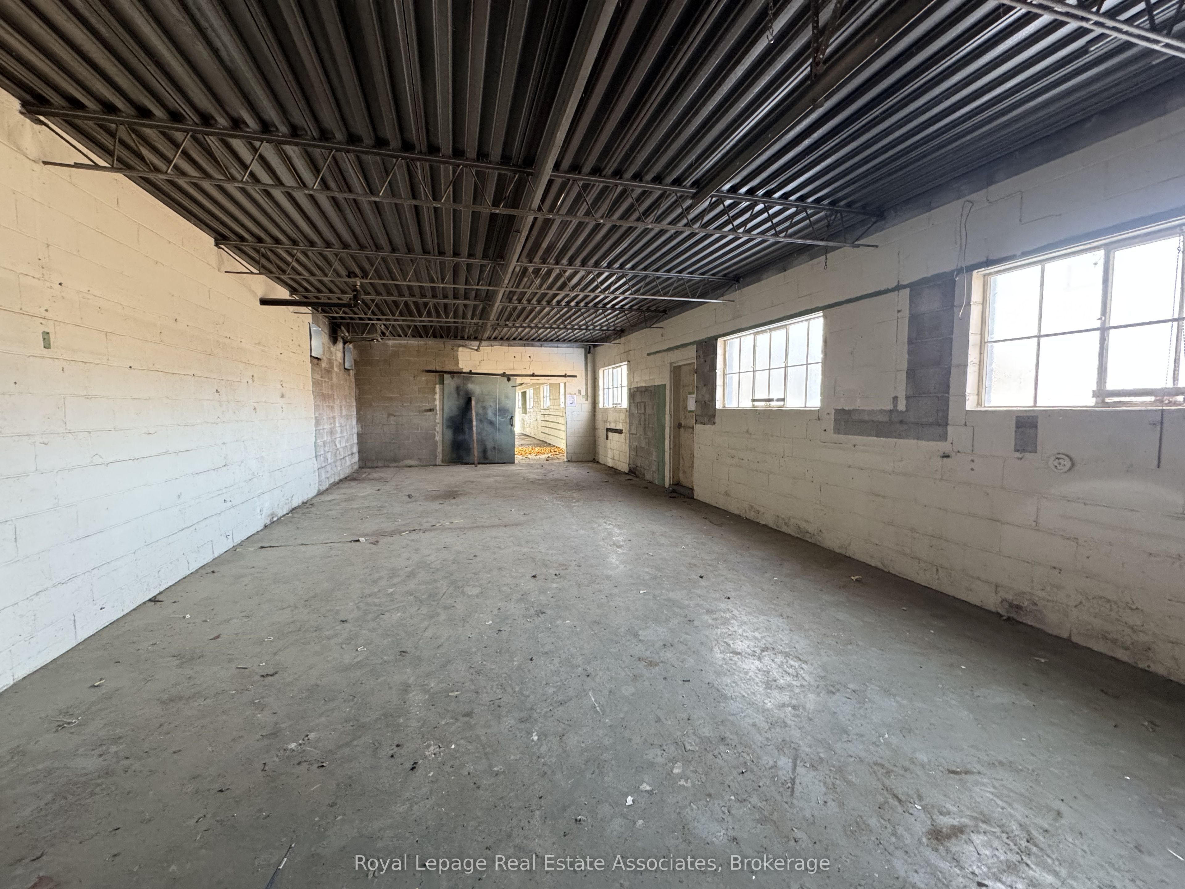 1089 Seneca Avenue #rear Property Photo 11