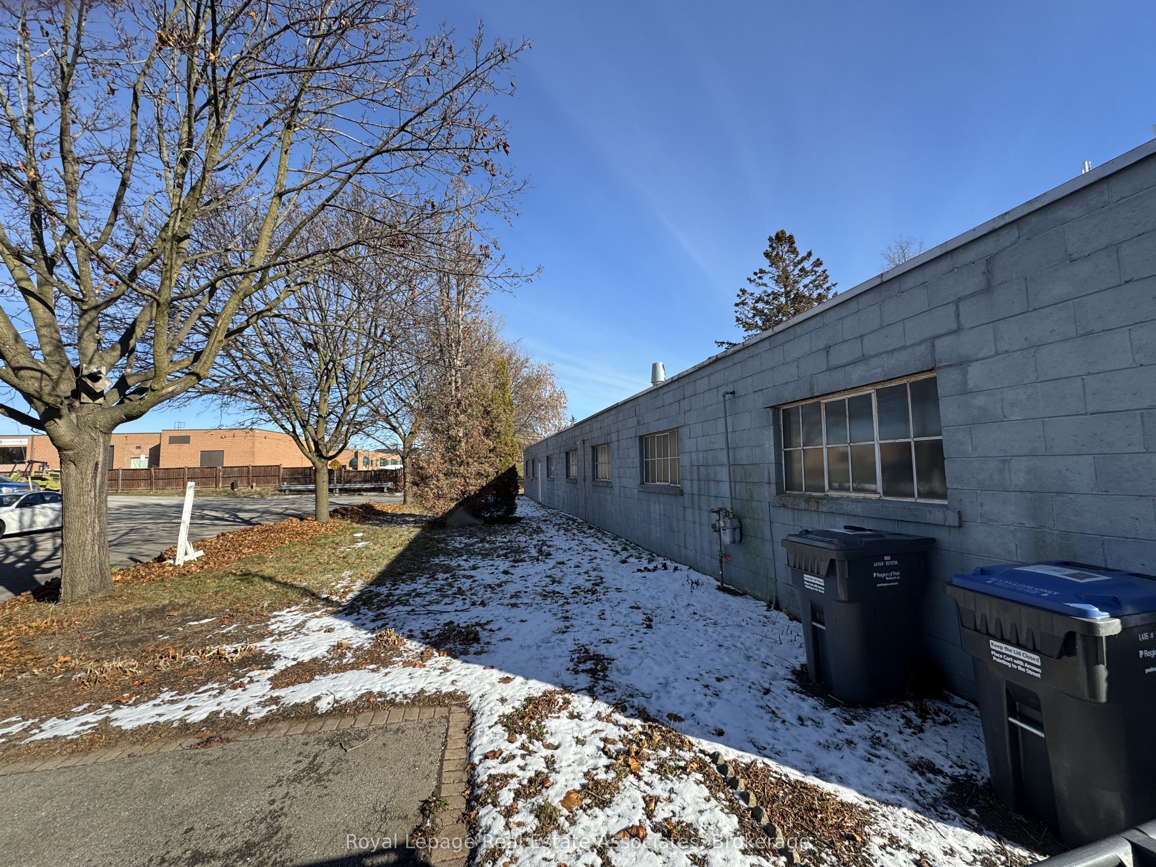 1089 Seneca Avenue #rear Property Photo 12