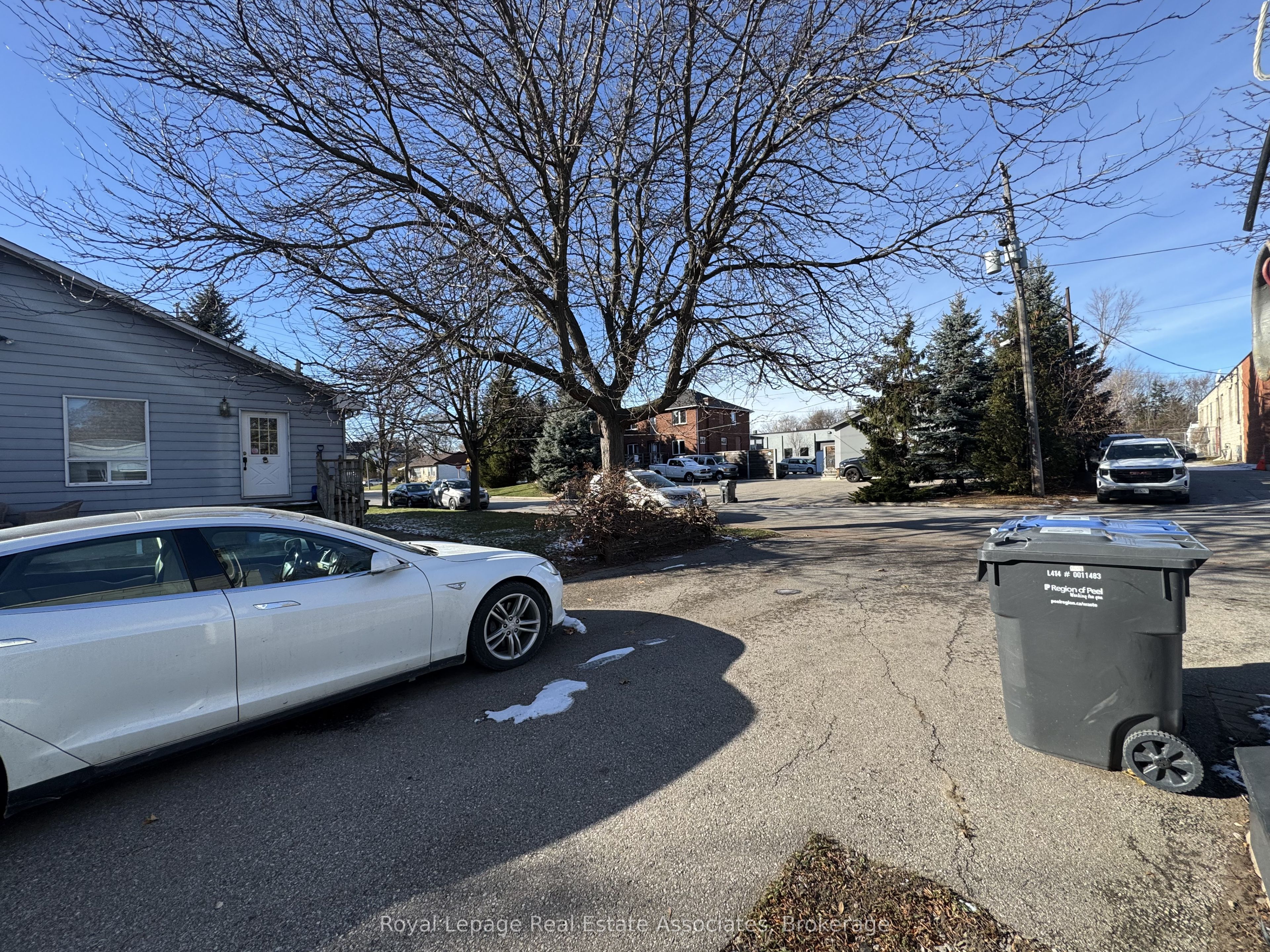 1089 Seneca Avenue #rear Property Photo 14