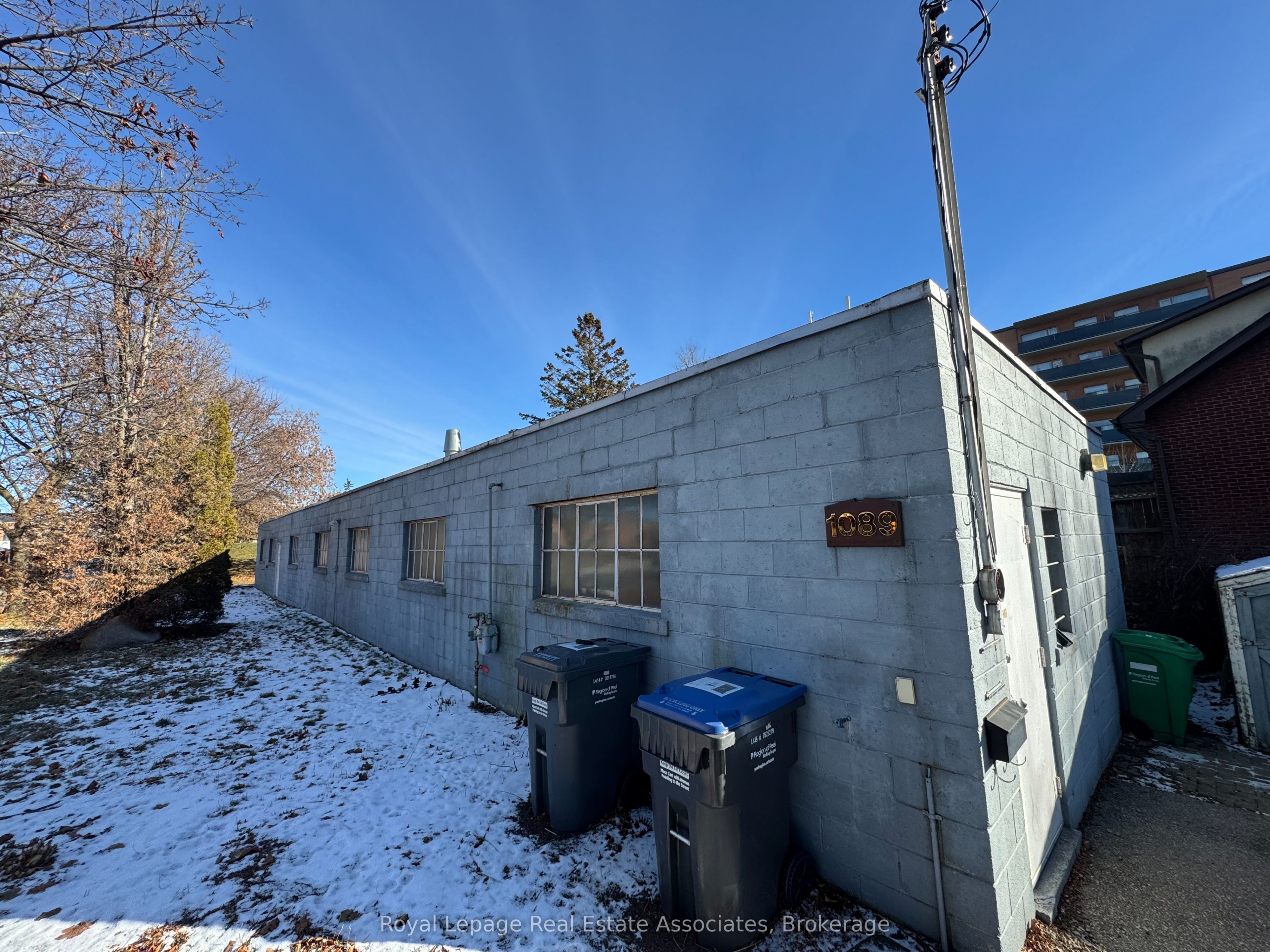 1089 Seneca Avenue #rear Property Photo 15