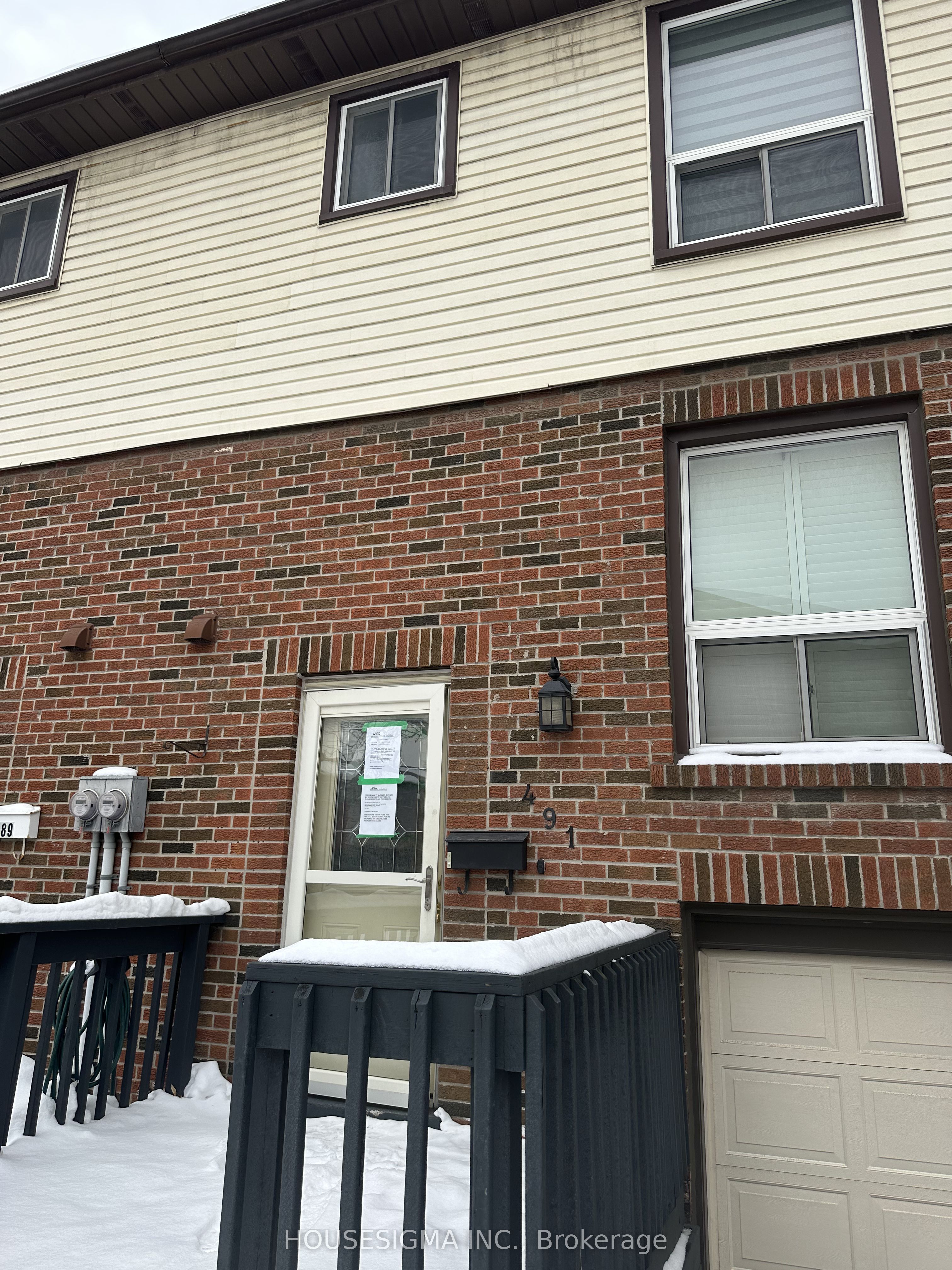491 Ontario Street N Property Photo 1