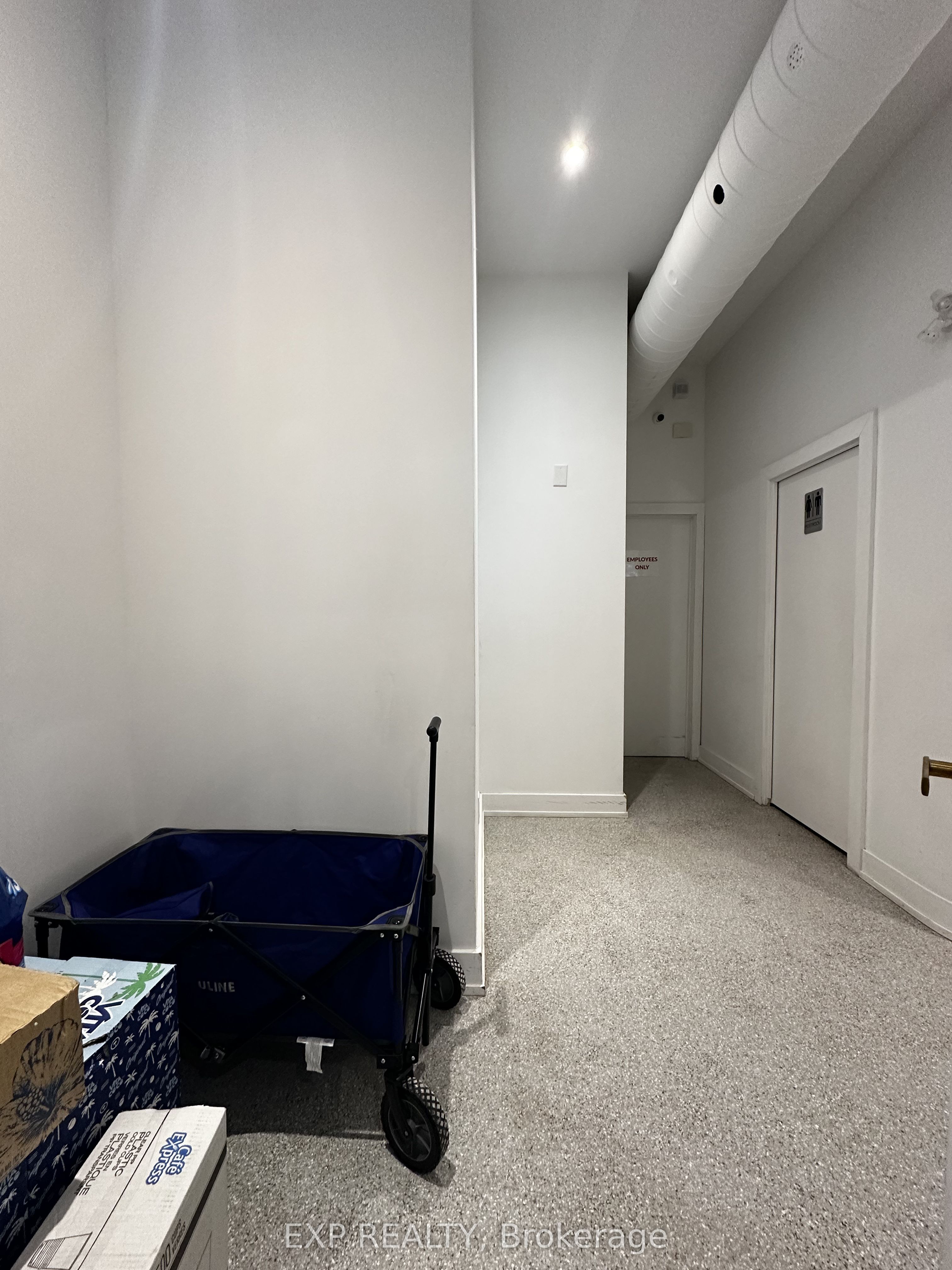 327 Lakeshore Road E Property Photo 12