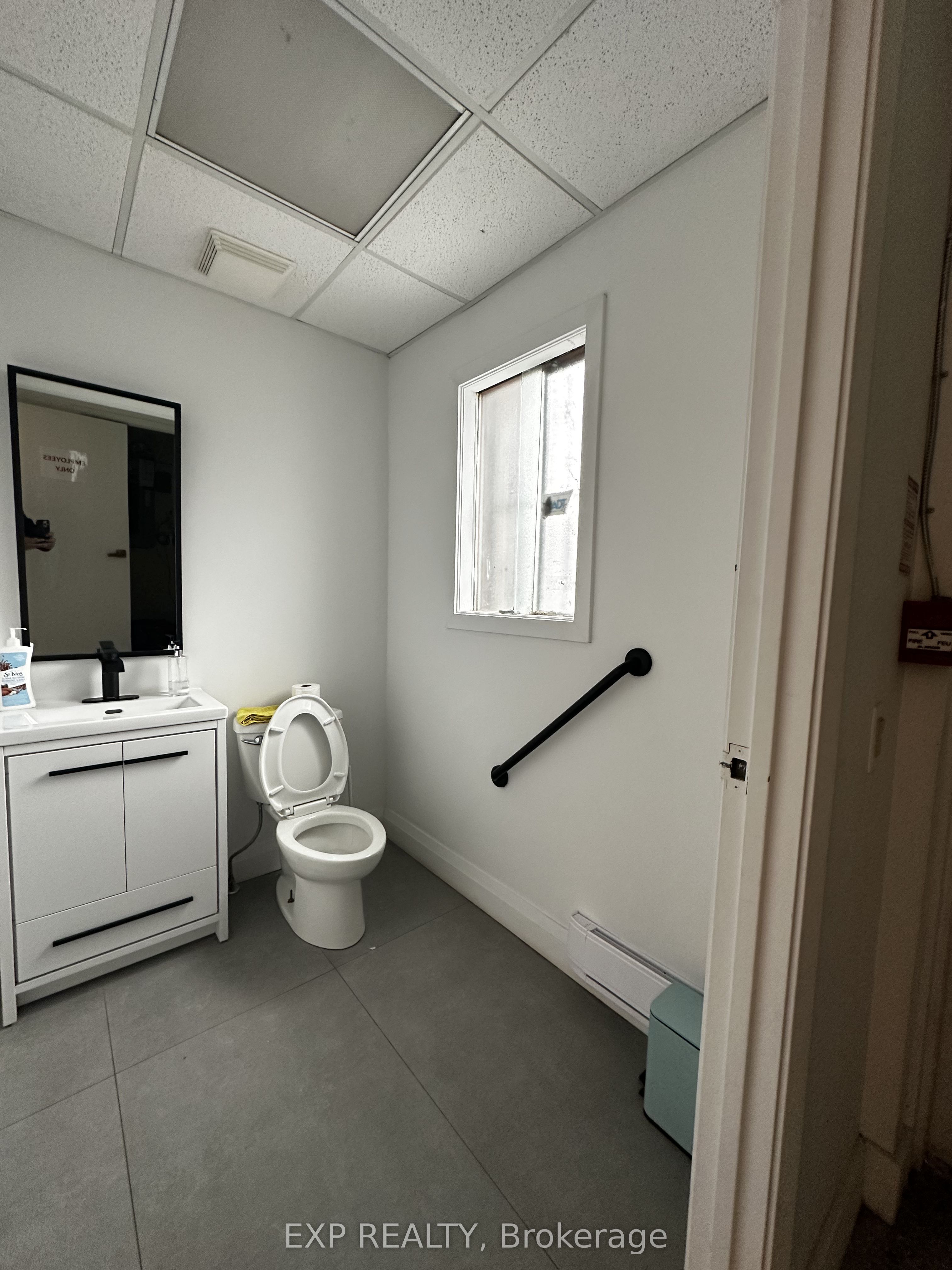 327 Lakeshore Road E Property Photo 16
