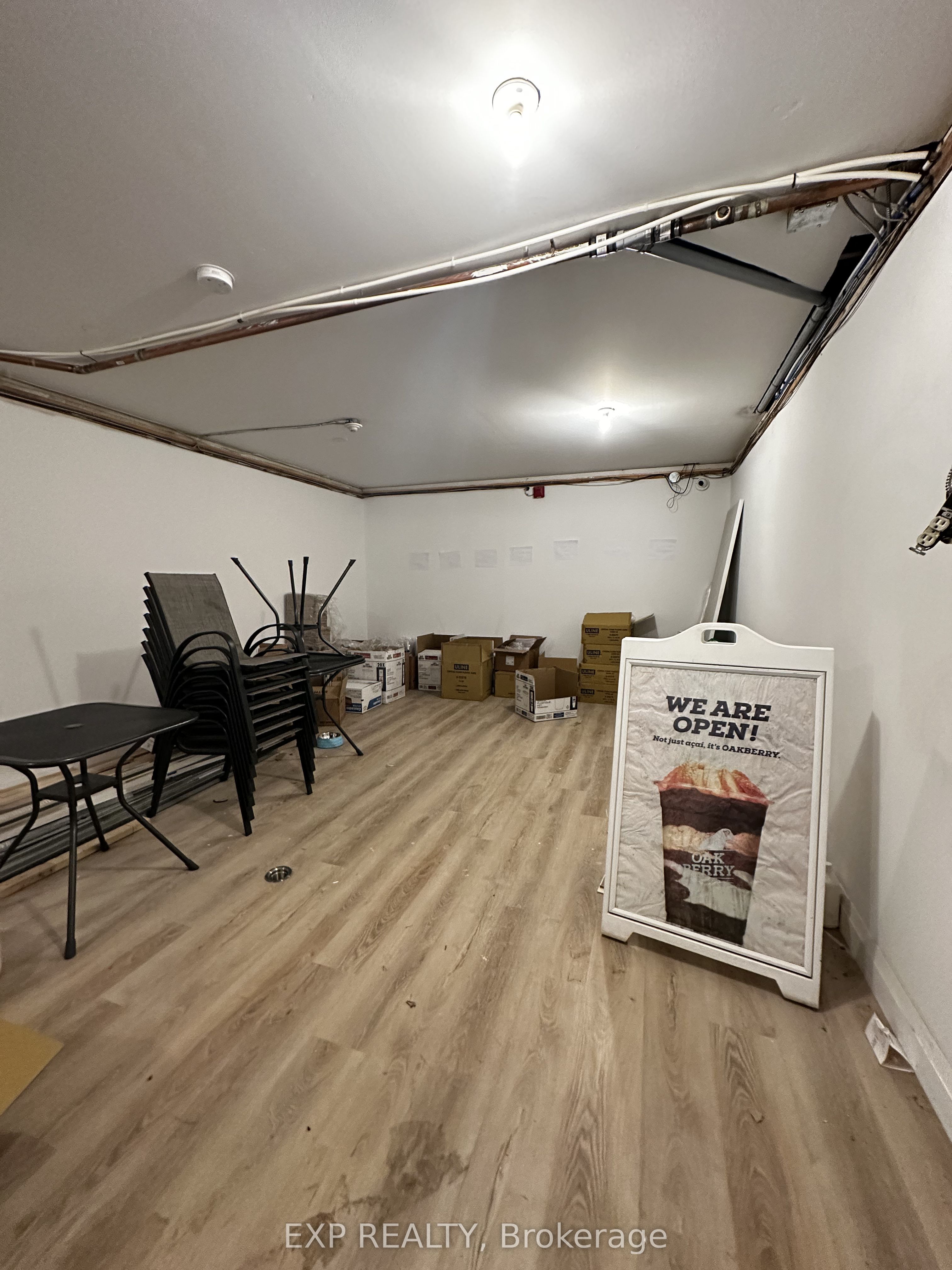 327 Lakeshore Road E Property Photo 18