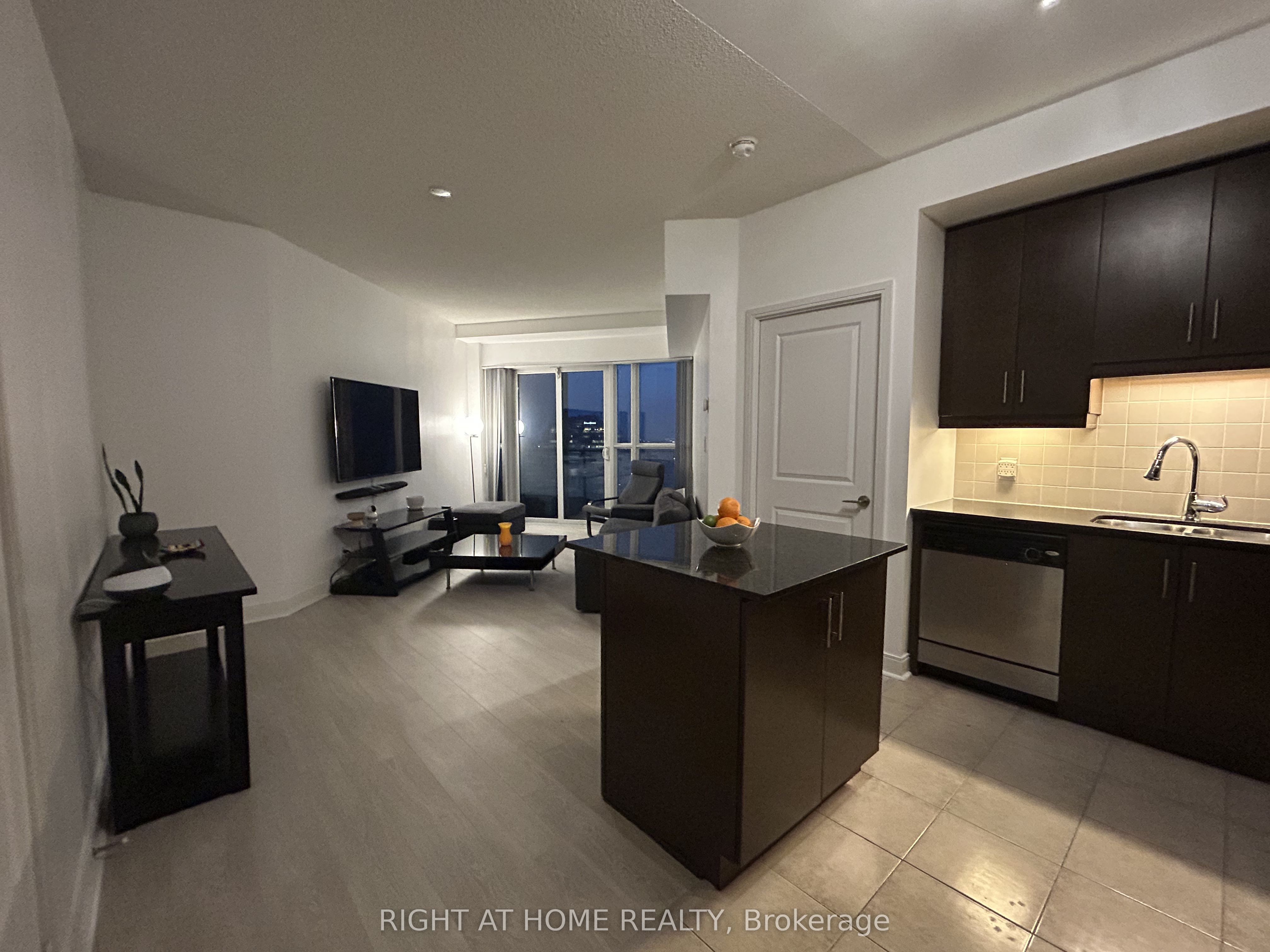 50 Absolute Avenue 1806 Property Photo 5