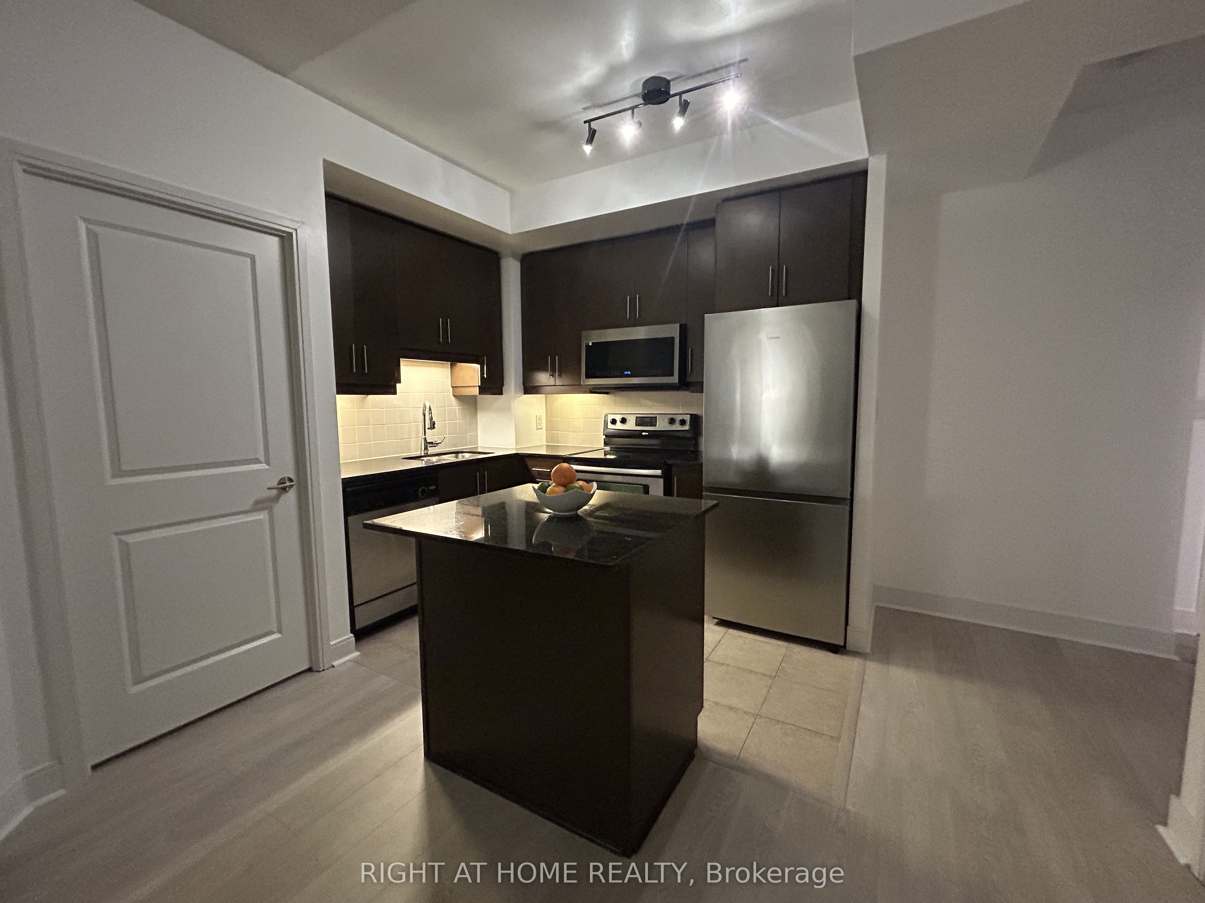 50 Absolute Avenue 1806 Property Photo 6