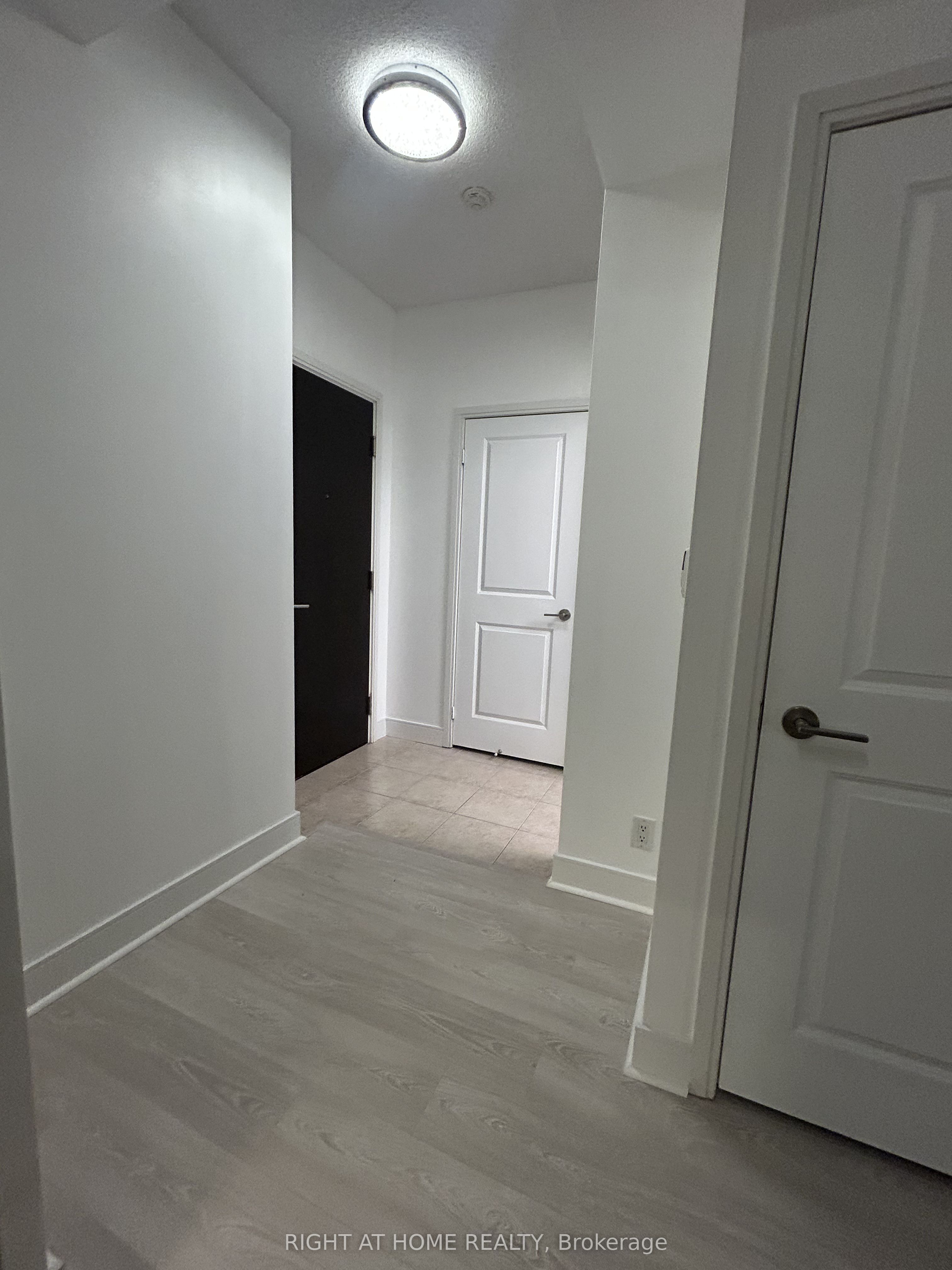 50 Absolute Avenue 1806 Property Photo 7