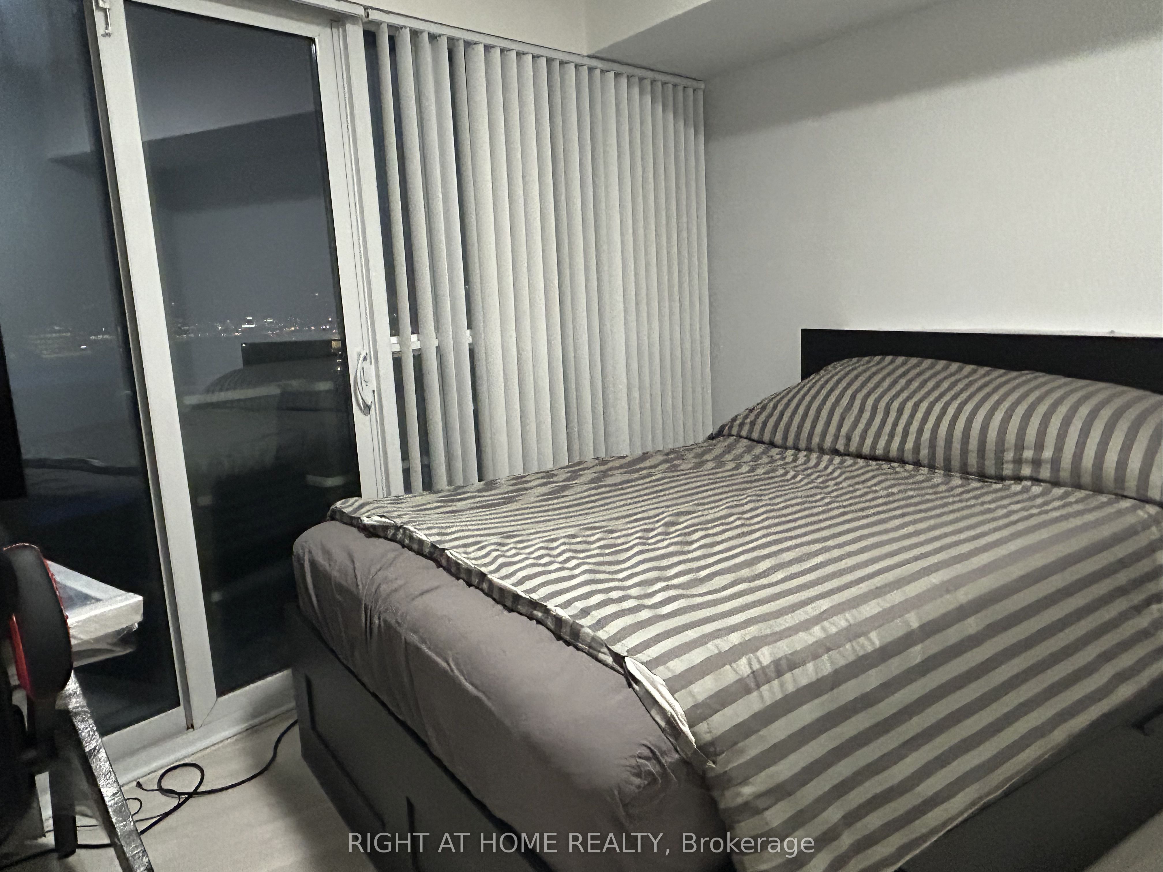 50 Absolute Avenue 1806 Property Photo 8