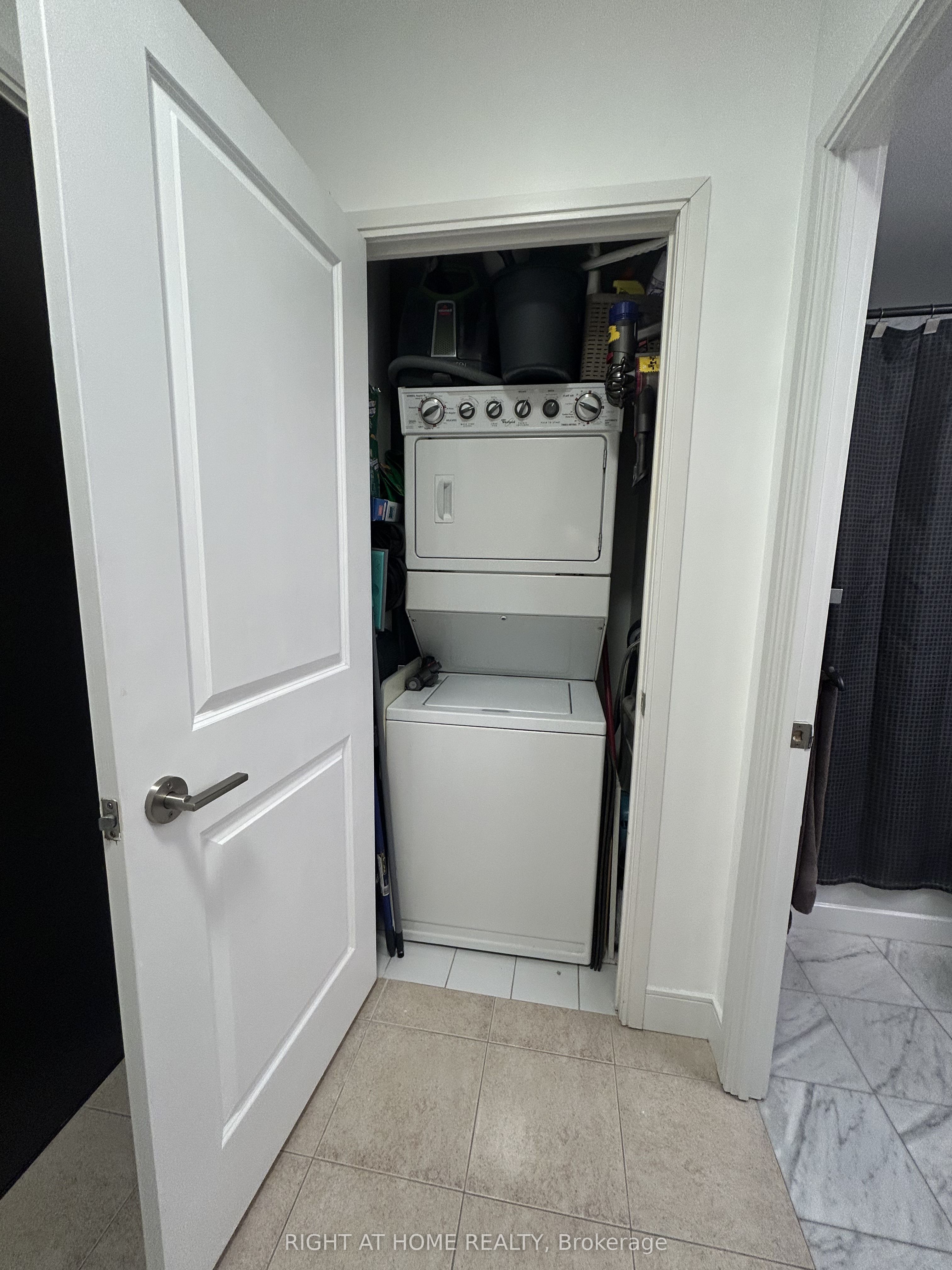 50 Absolute Avenue 1806 Property Photo 13