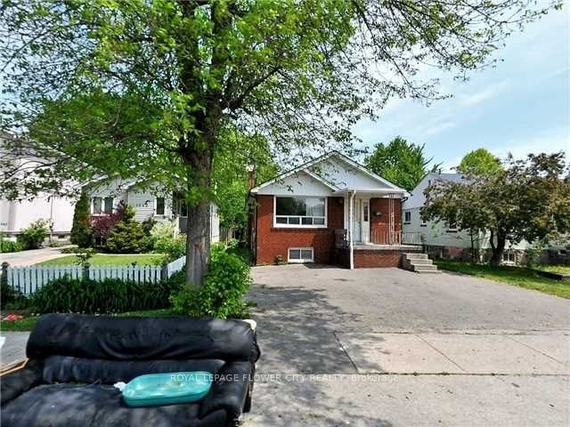 1041 Cawthra Road Property Photo 1