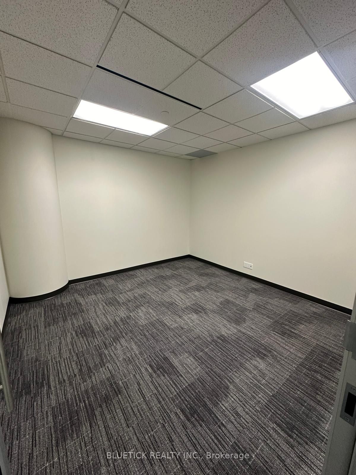 5500 North Service Road 202 Property Photo 2