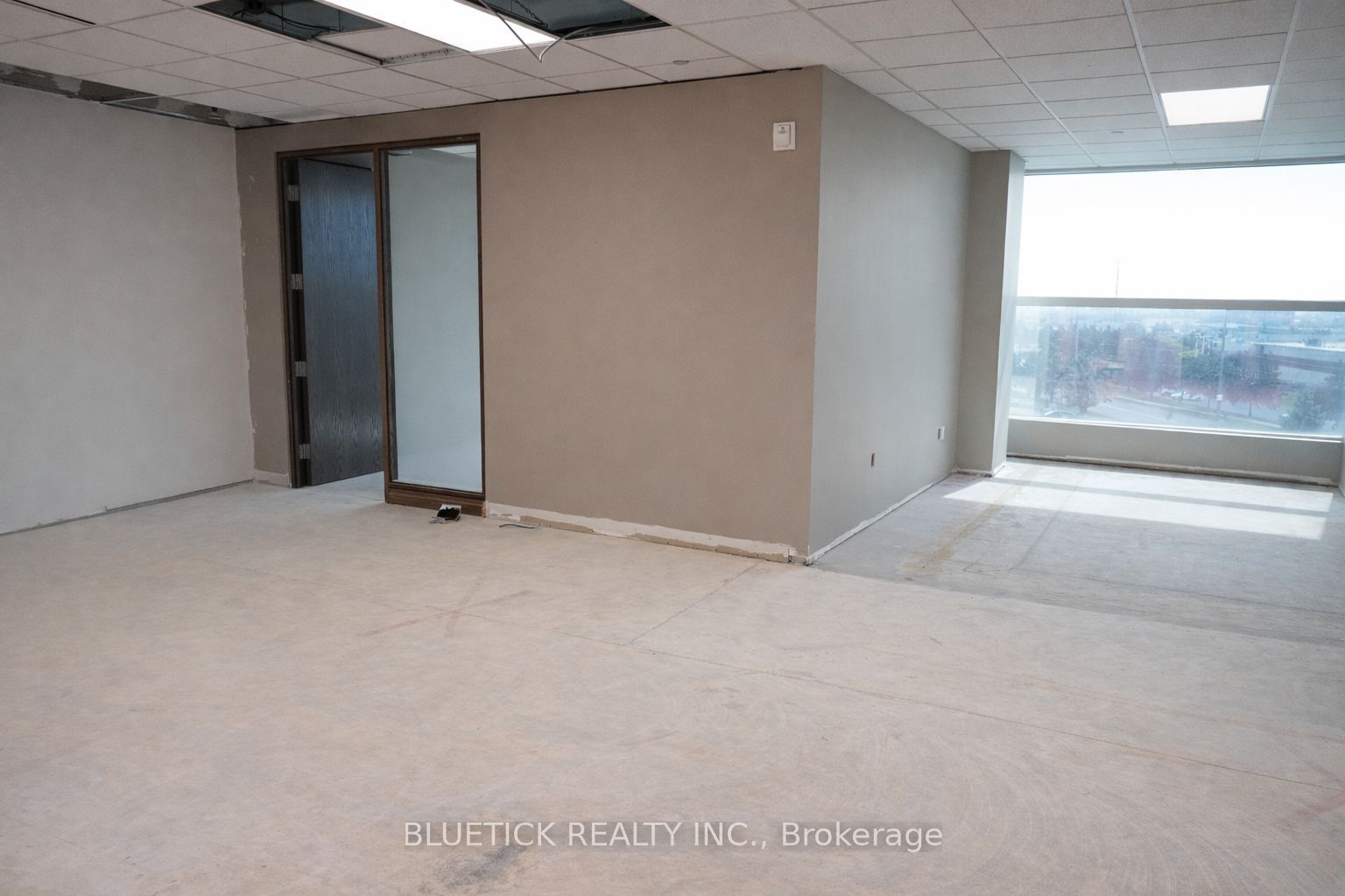 5500 North Service Road 401 Property Photo 1
