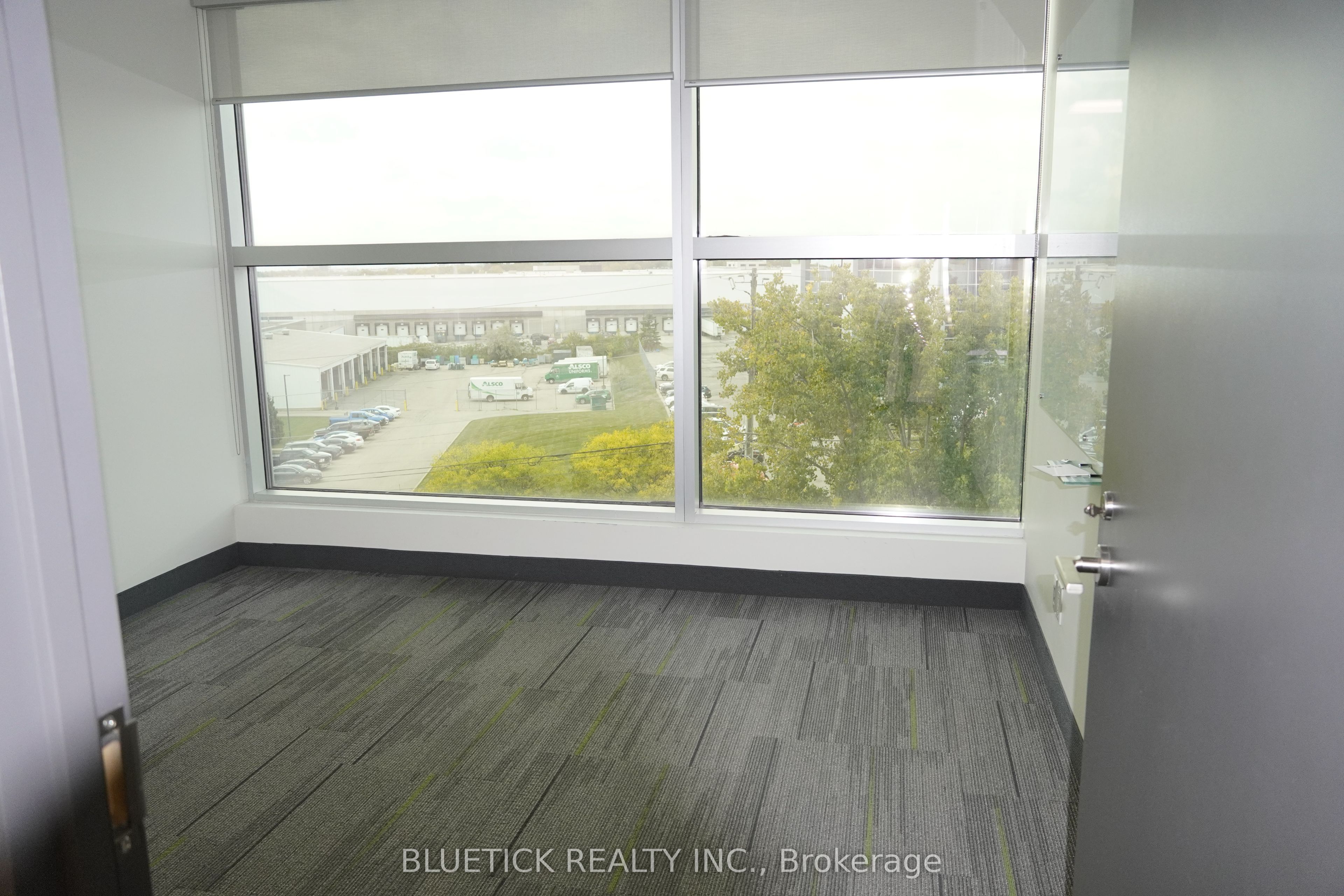 5500 North Service Road 501 Property Photo 6