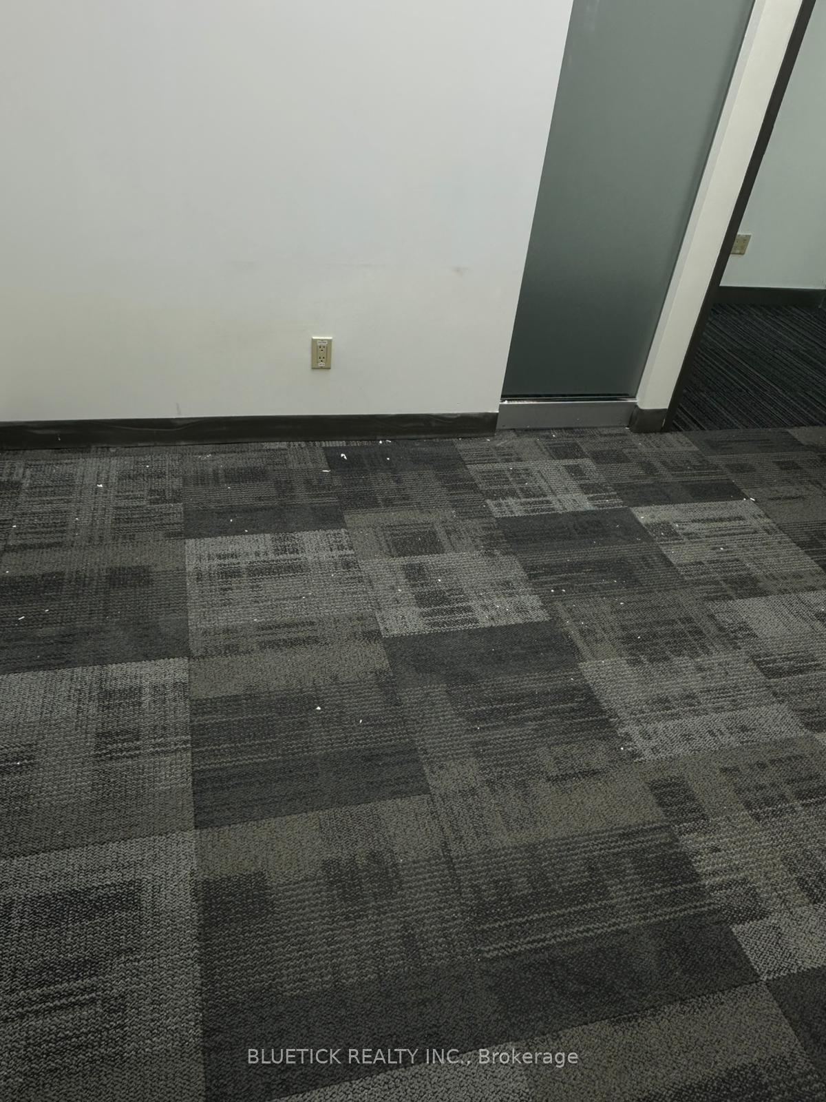 5500 North Service Road 801 Property Photo 17