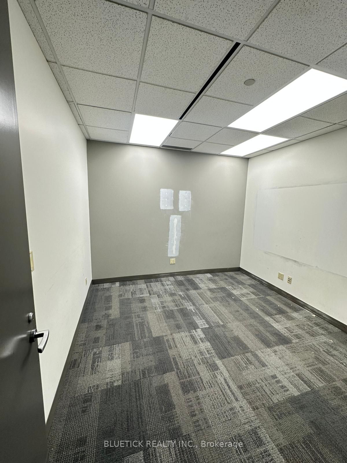 5500 North Service Road 801 Property Photo 20