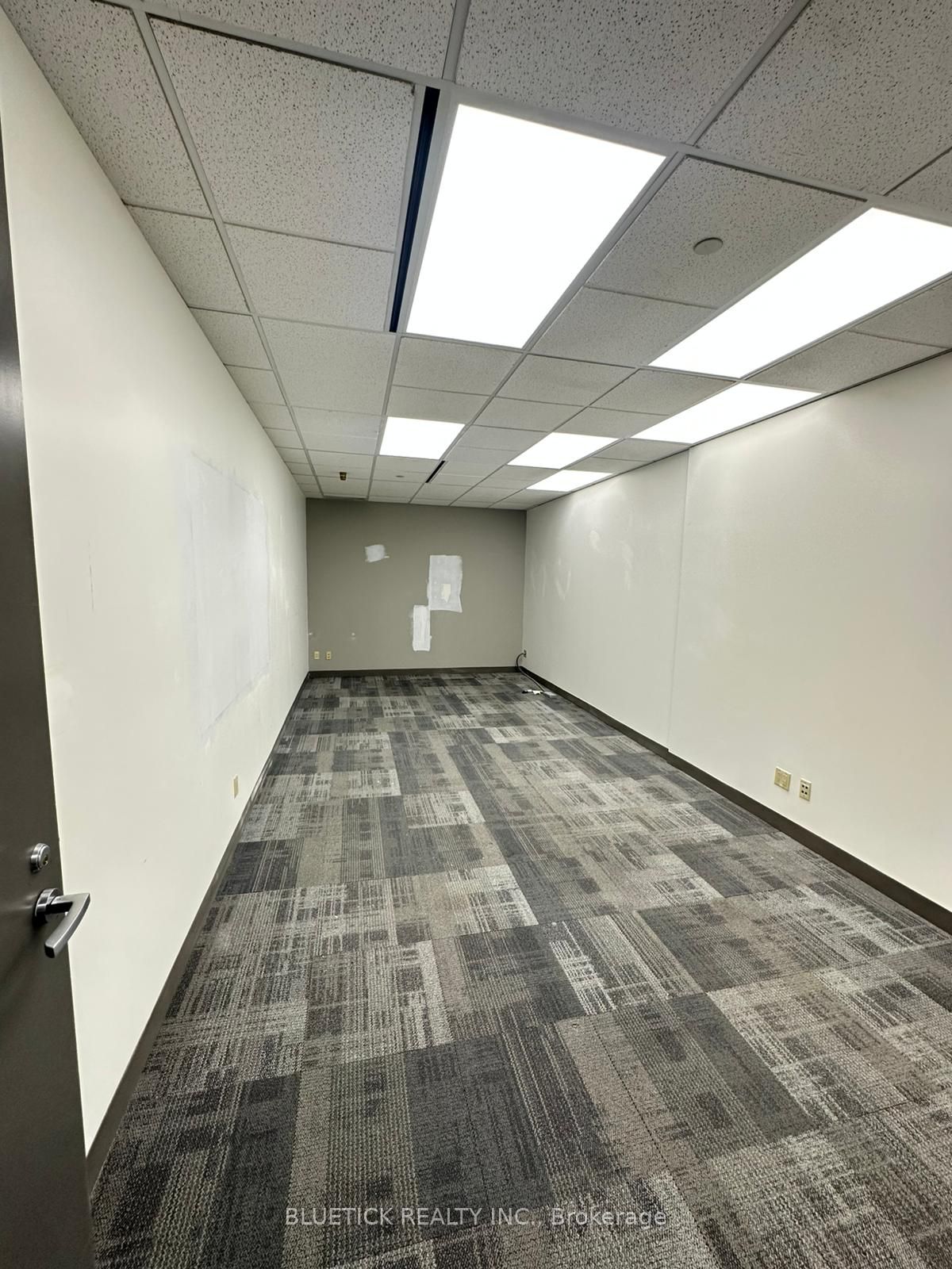 5500 North Service Road 801 Property Photo 21