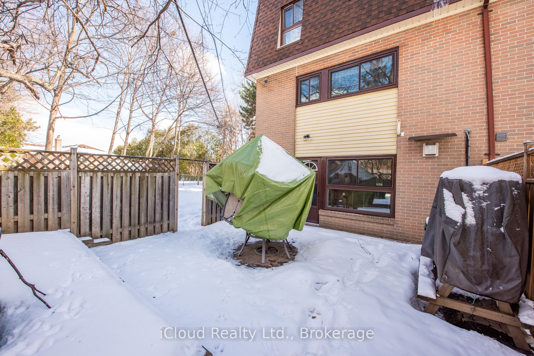 46 Dearbourne Boulevard 56 Property Photo 4