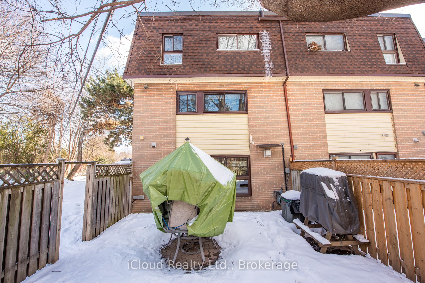 46 Dearbourne Boulevard 56 Property Photo 5