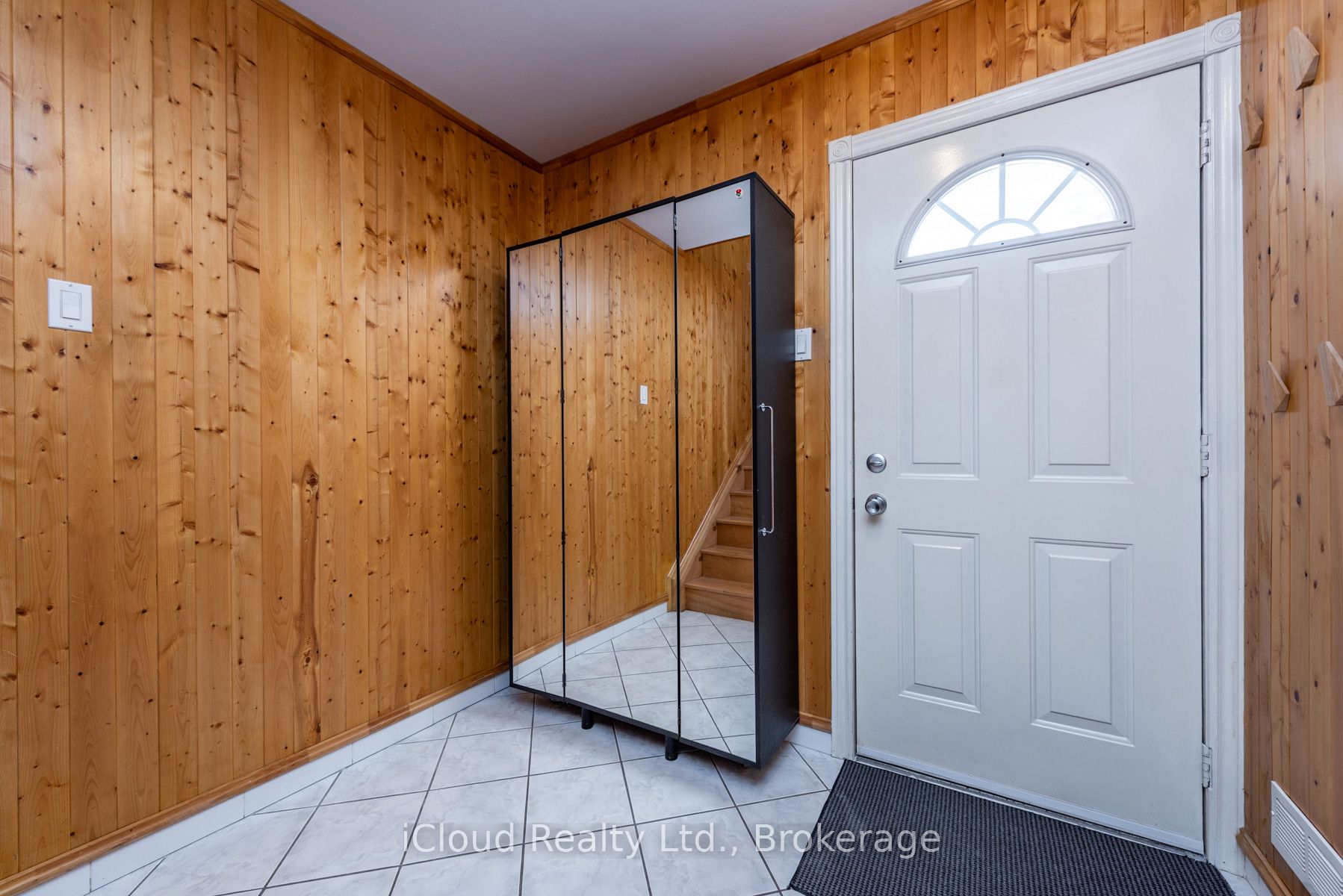 46 Dearbourne Boulevard 56 Property Photo 6
