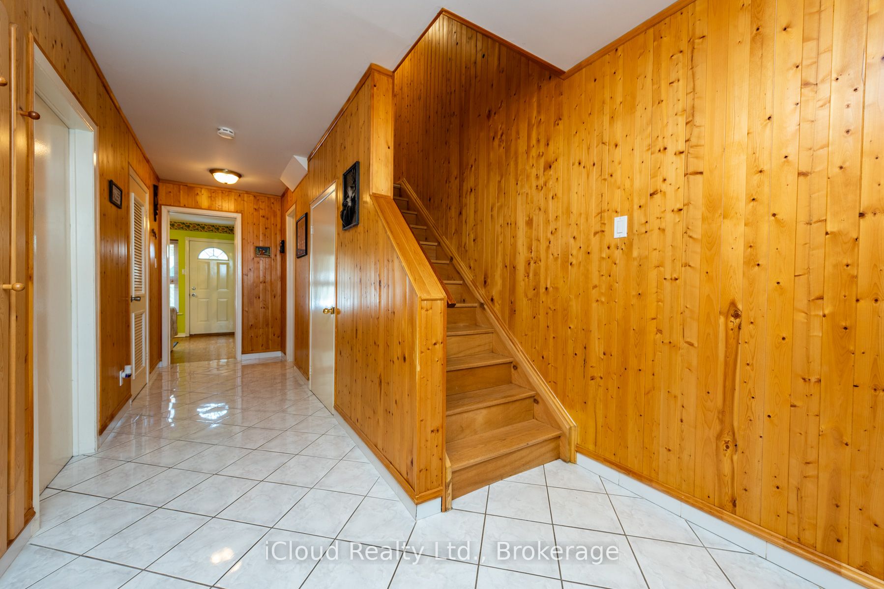 46 Dearbourne Boulevard 56 Property Photo 8