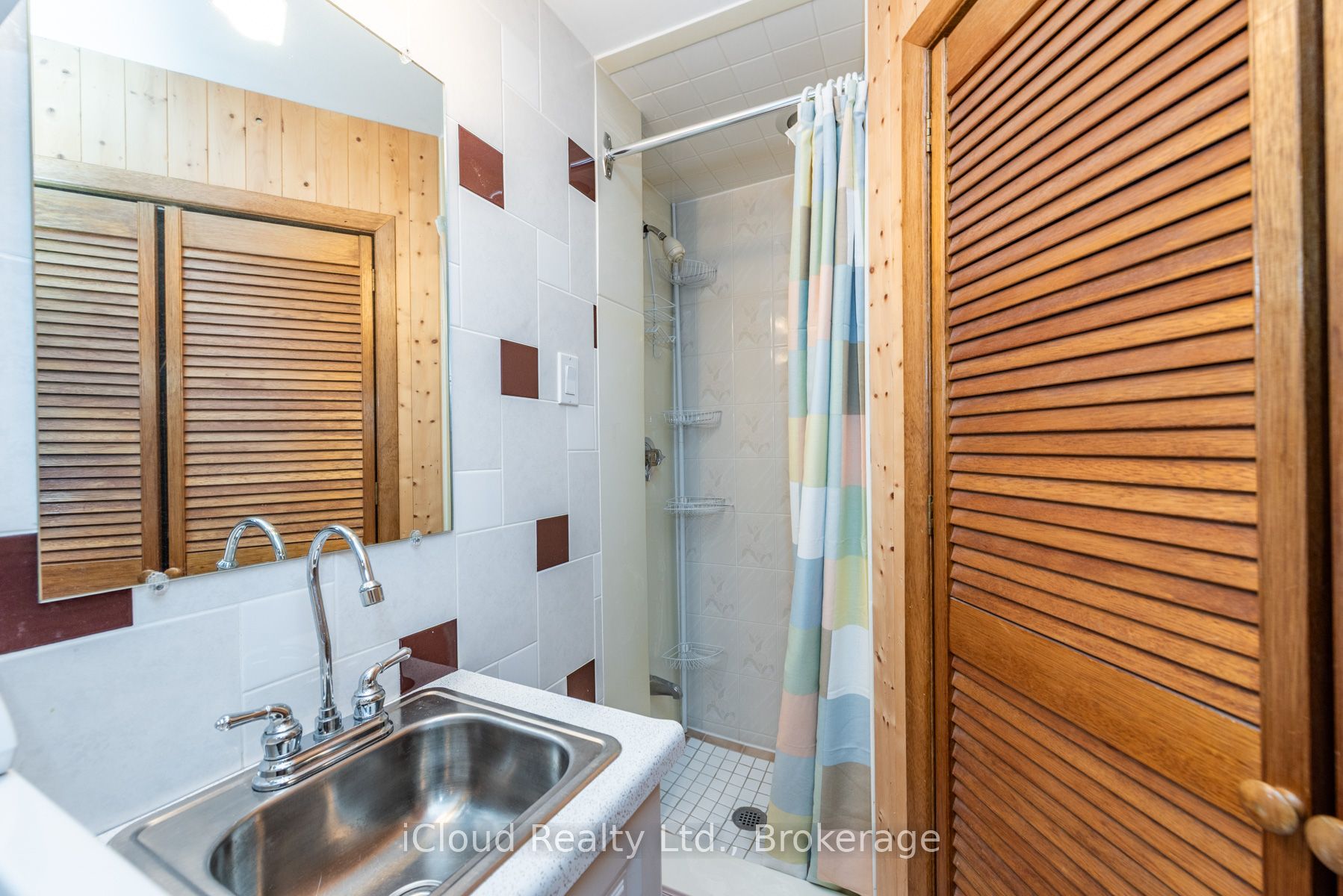 46 Dearbourne Boulevard 56 Property Photo 10