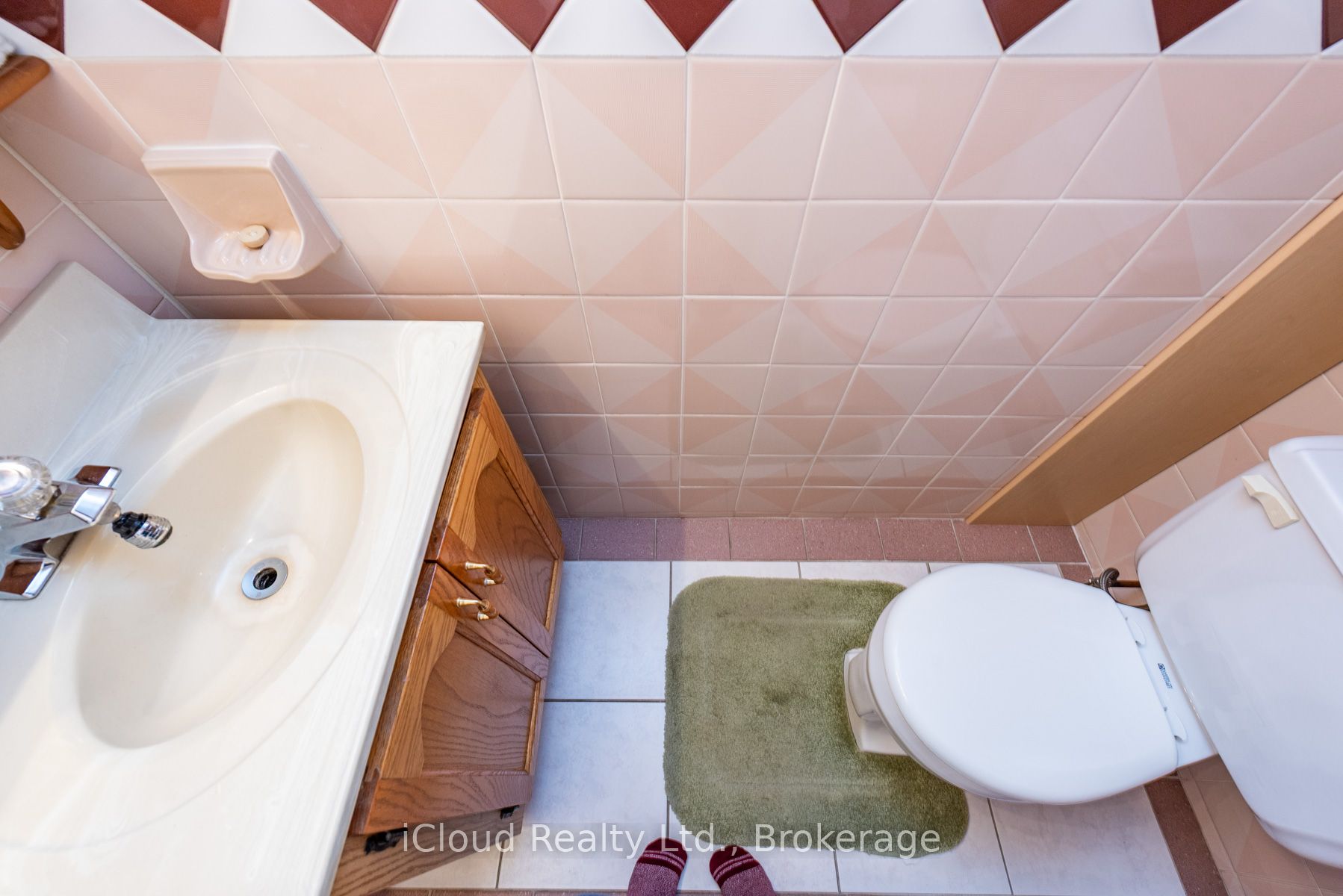46 Dearbourne Boulevard 56 Property Photo 12