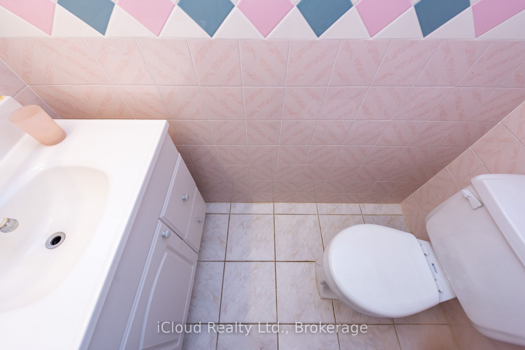 46 Dearbourne Boulevard 56 Property Photo 23