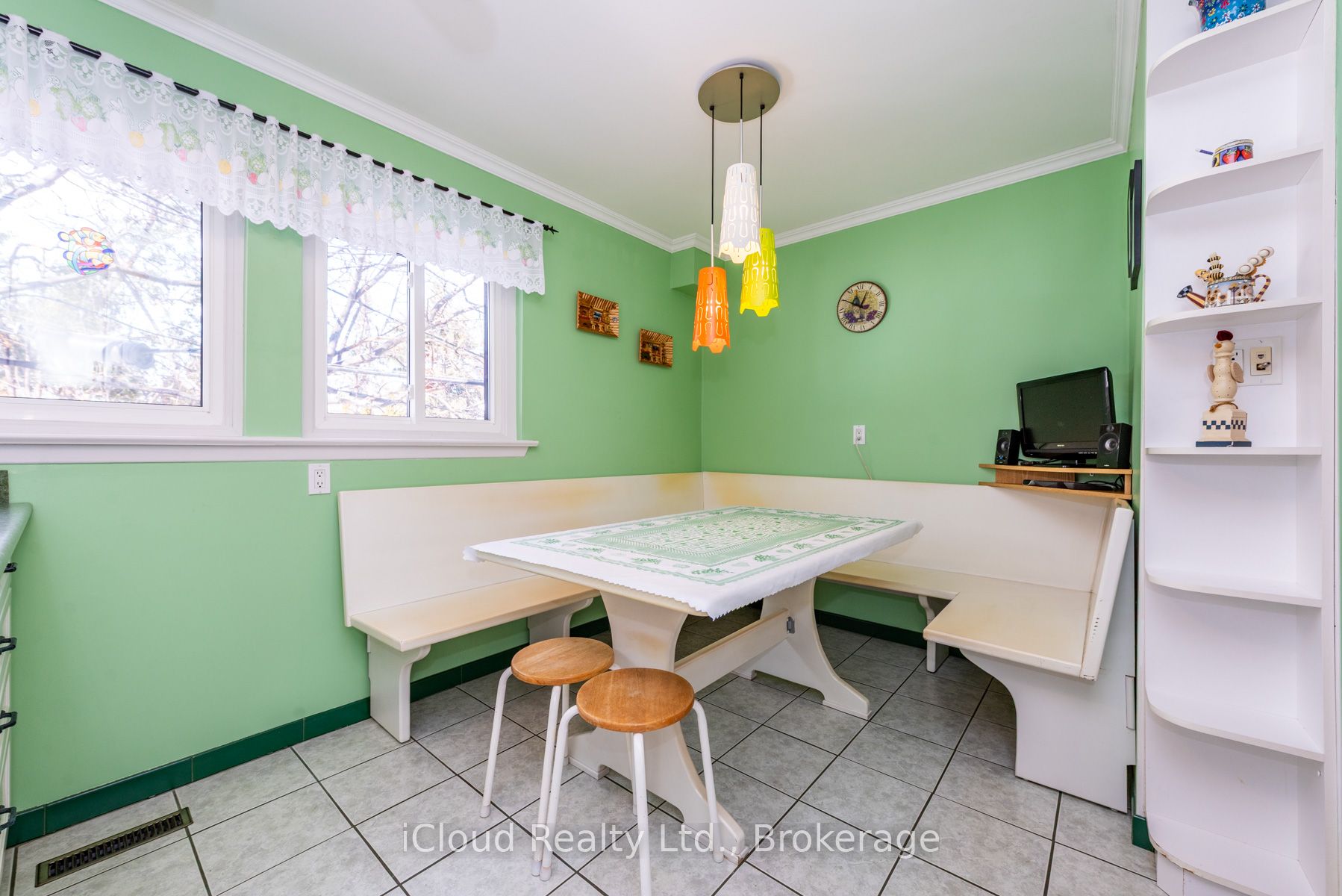 46 Dearbourne Boulevard 56 Property Photo 25