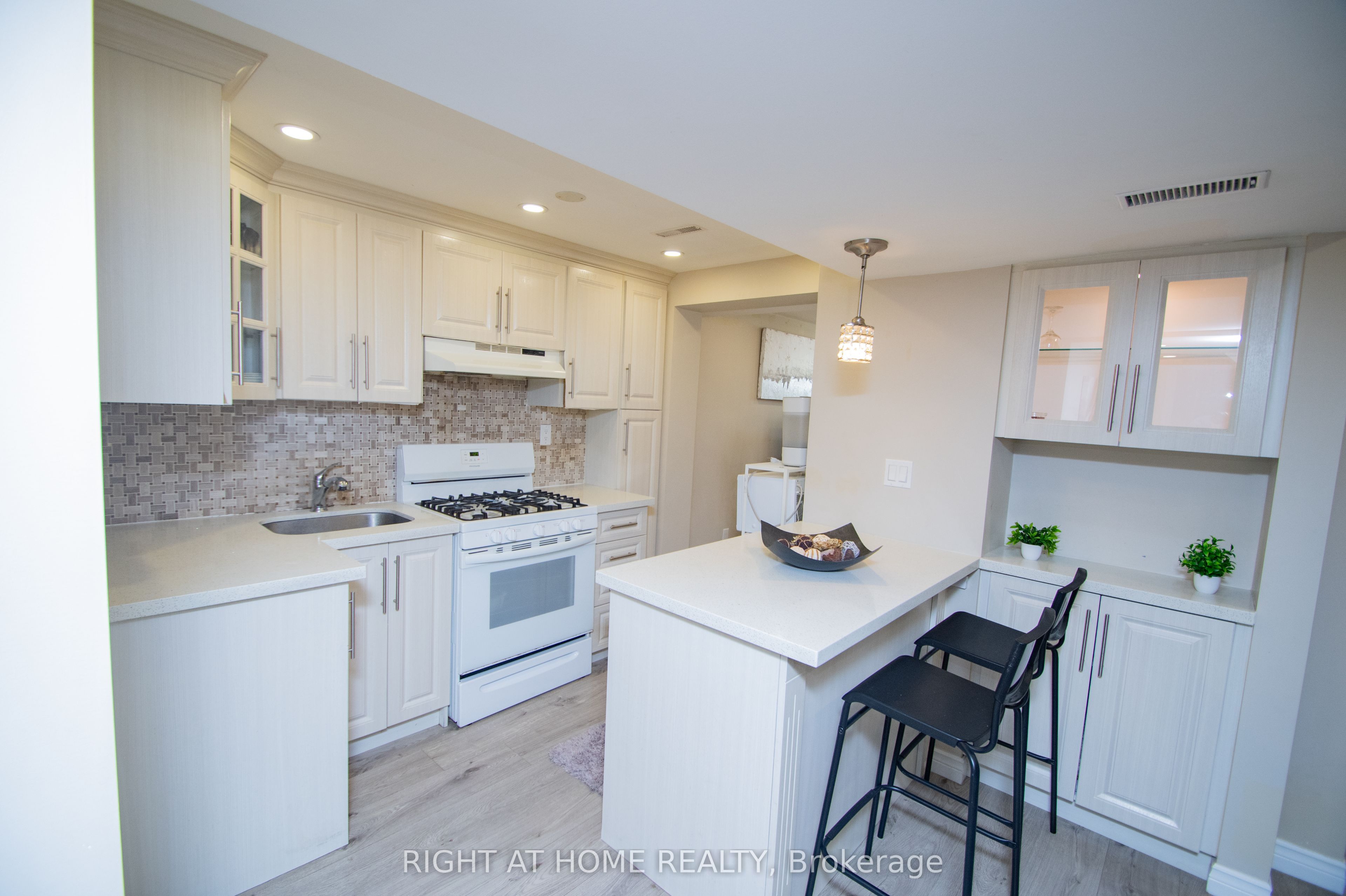 65 Bridgenorth Crescent Property Photo 19