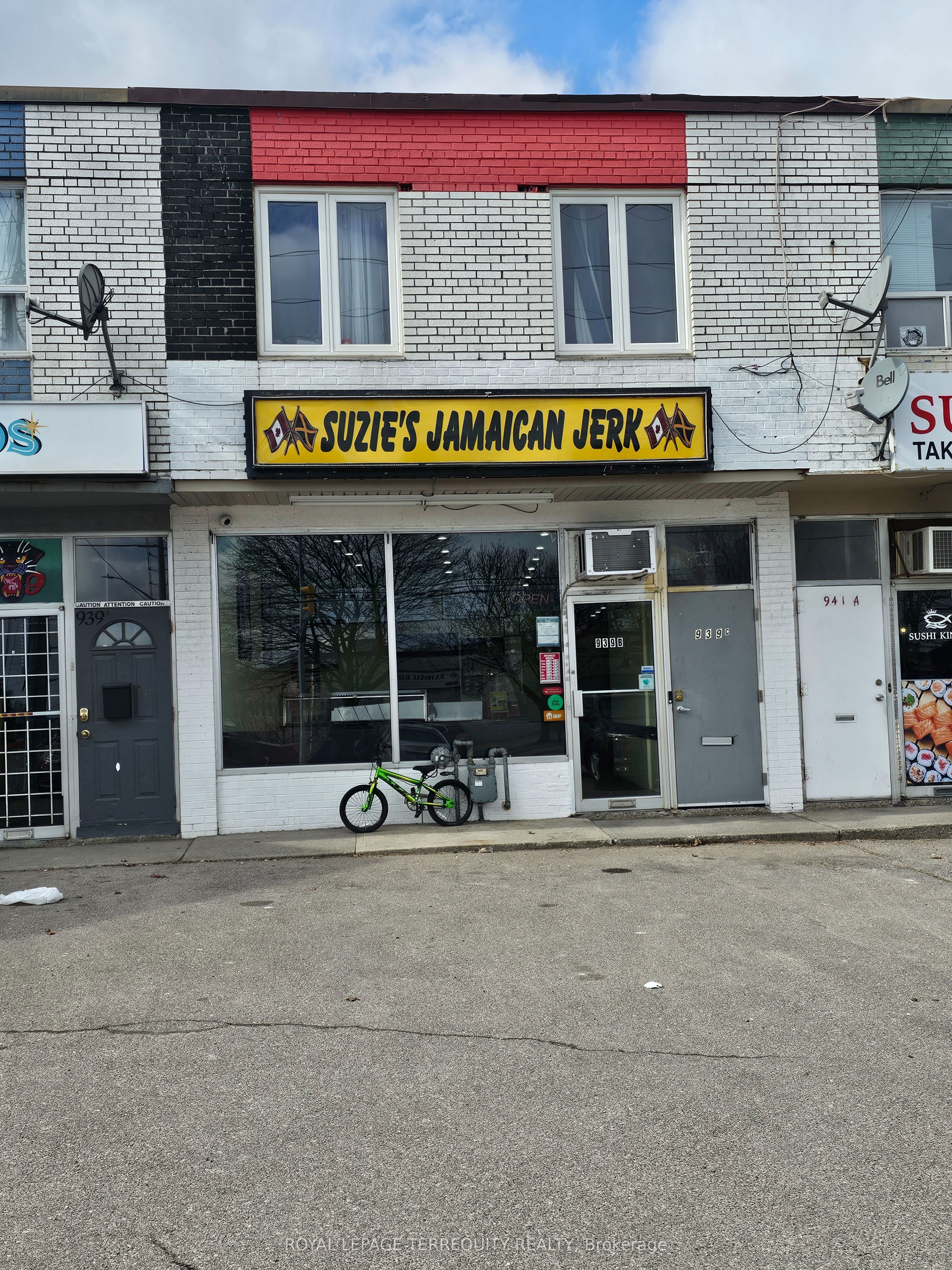 939 Lakeshore Road E Property Photo 1