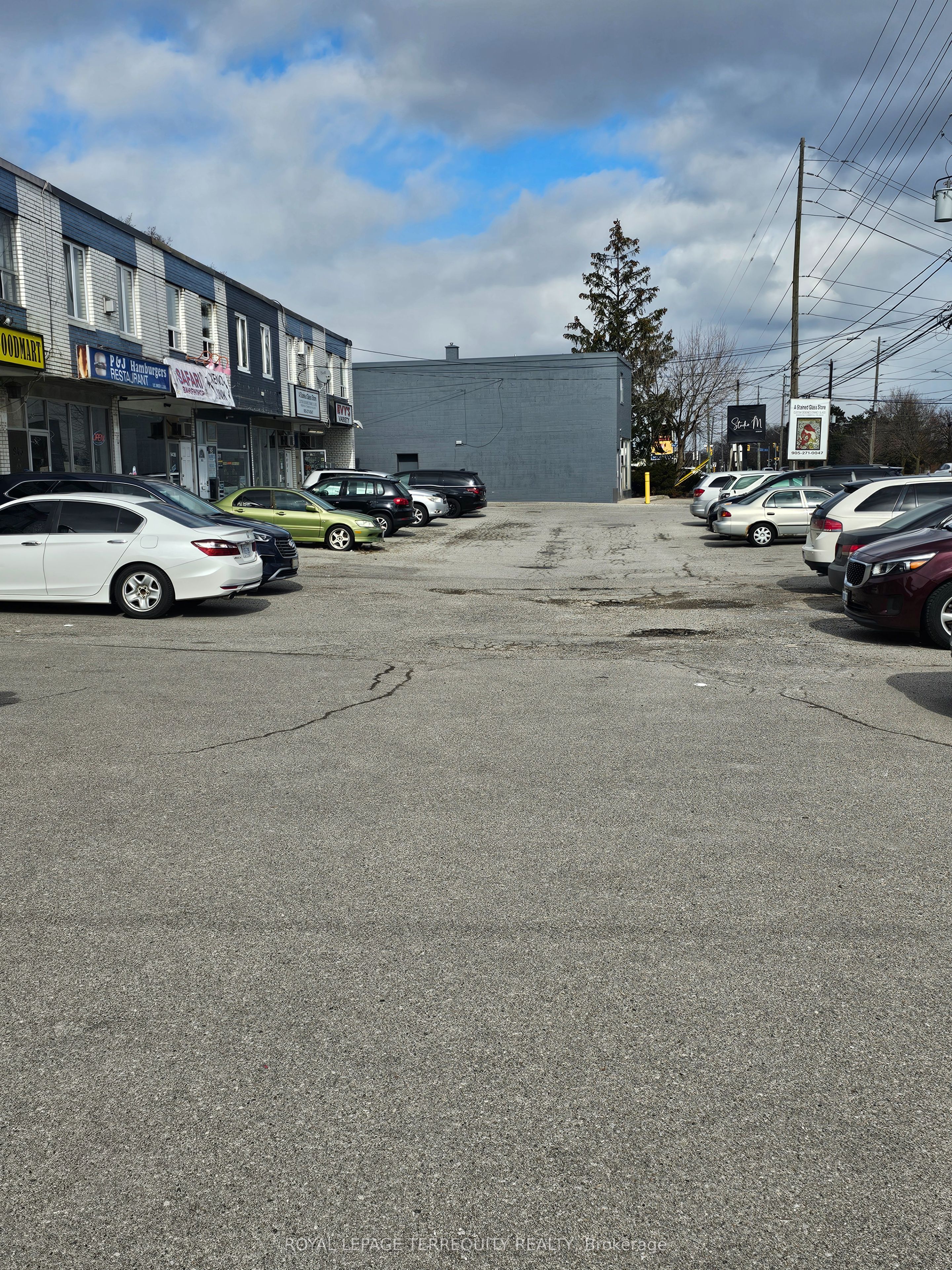 939 Lakeshore Road E Property Photo 3