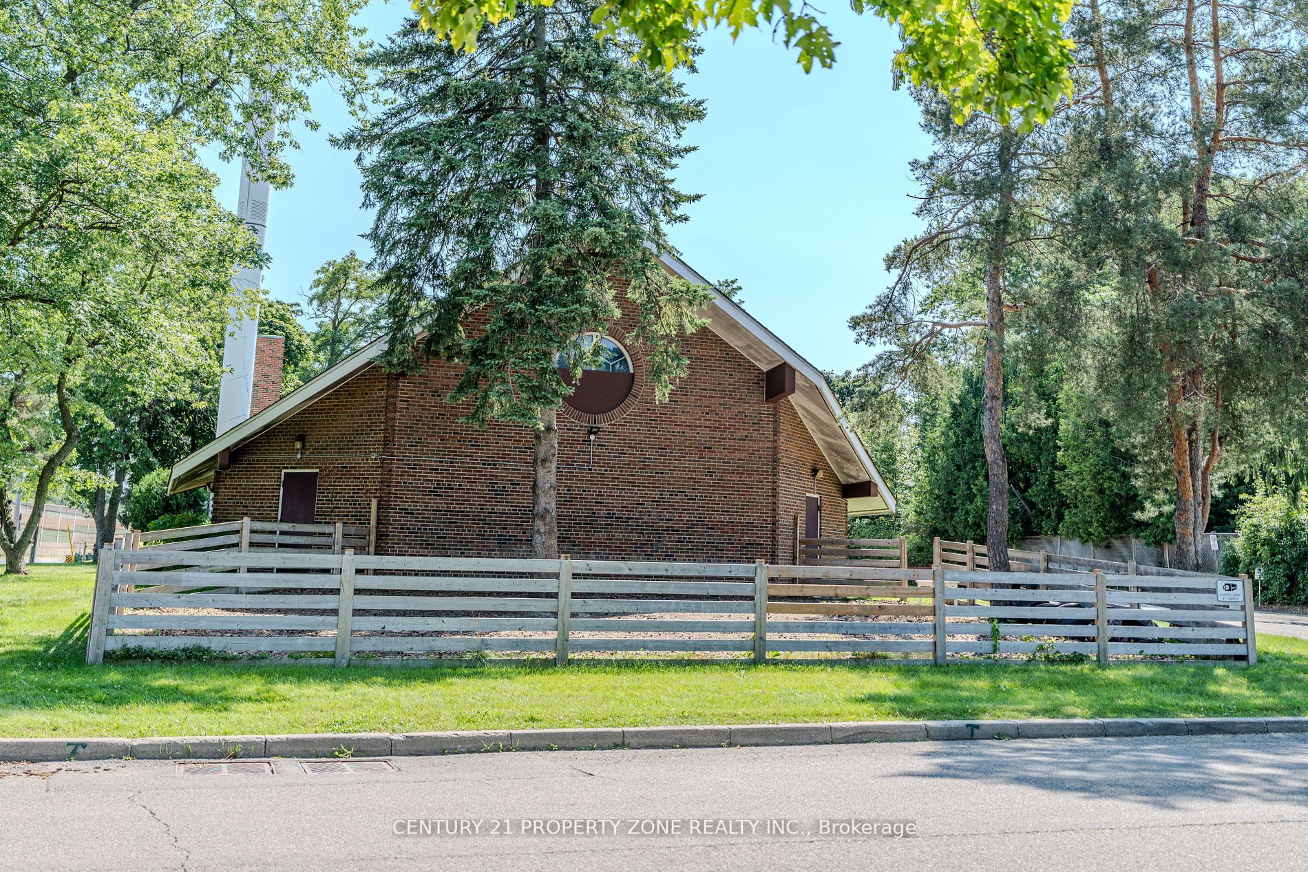 1261 North Sherdian Way Property Photo 32
