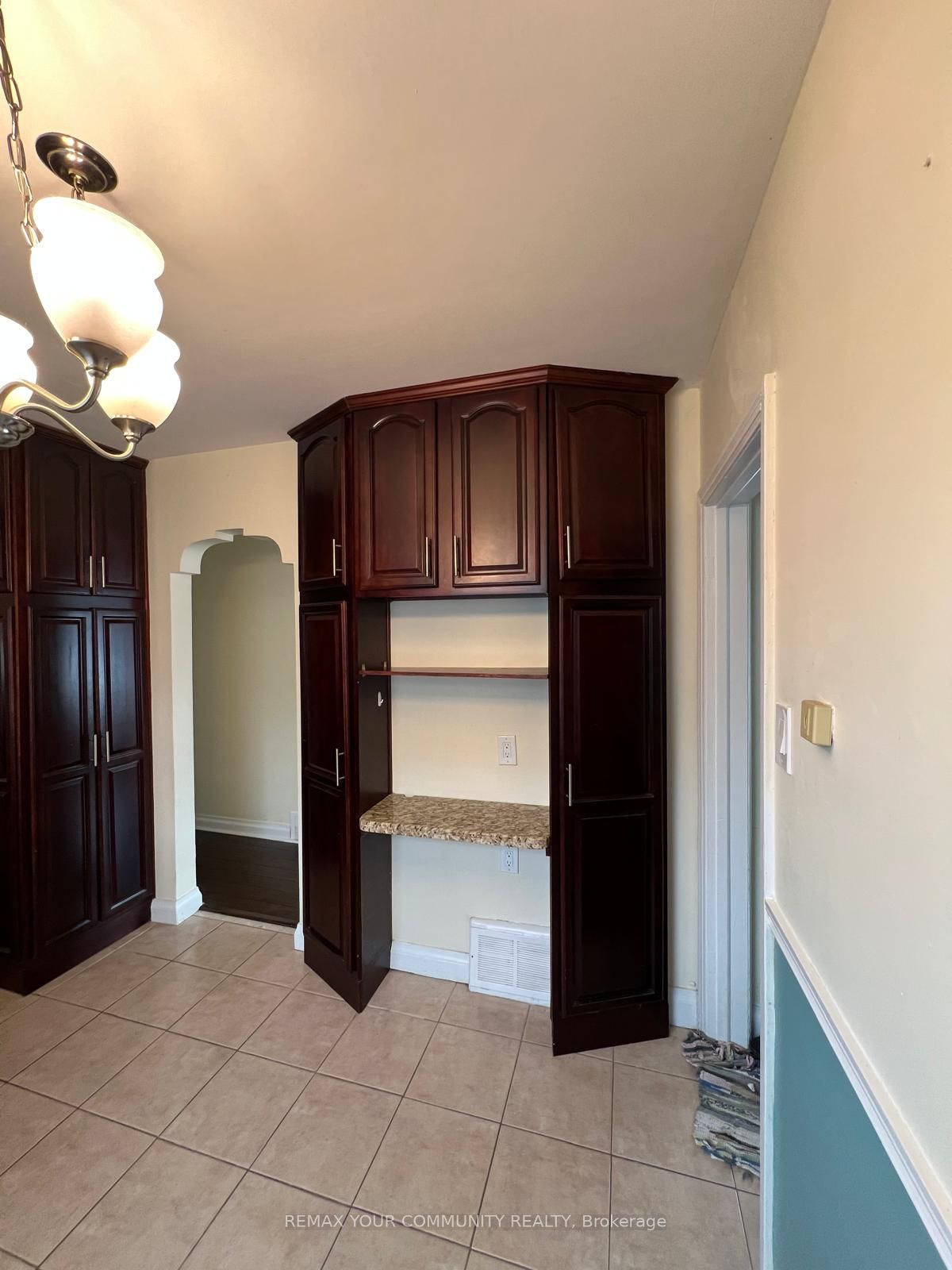 233 Beta Street Upper Property Photo 5