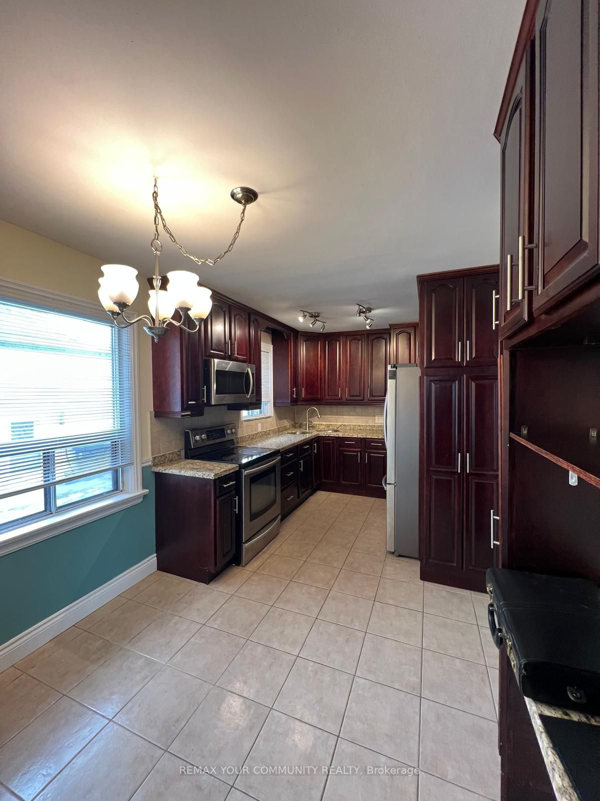 233 Beta Street Upper Property Photo 8