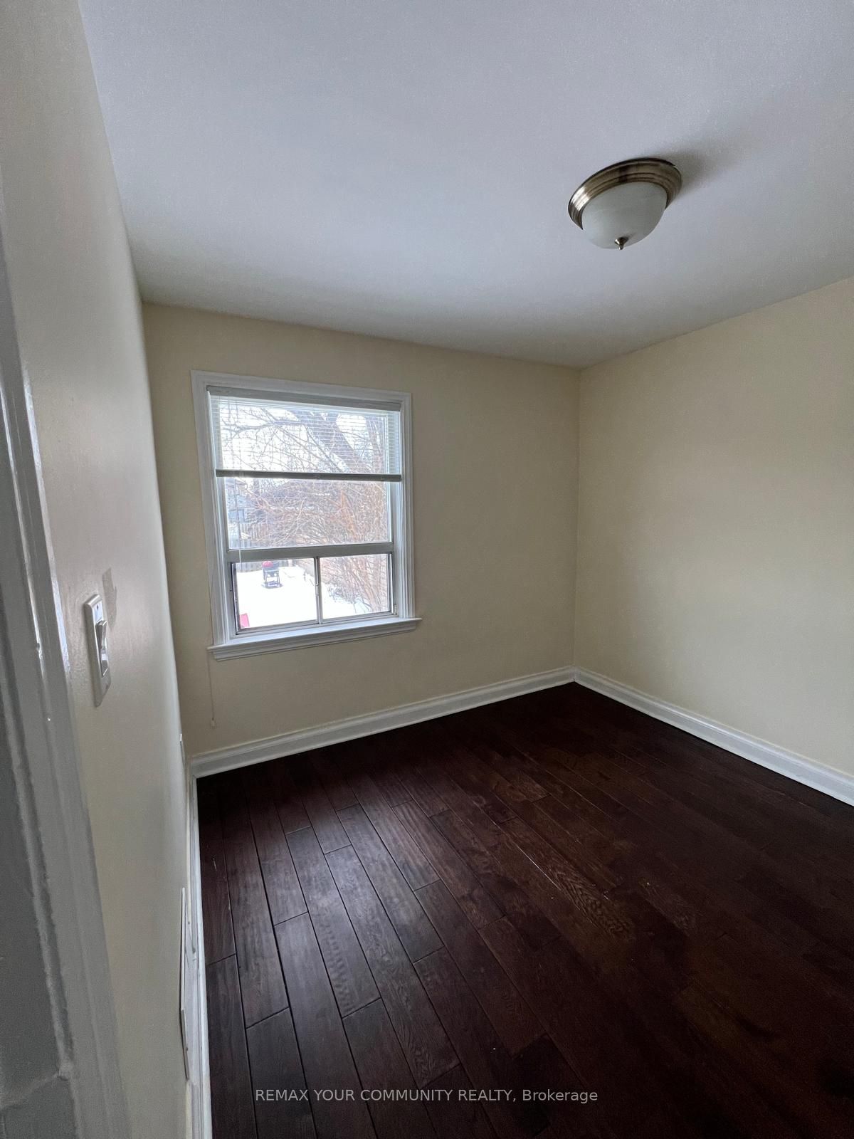 233 Beta Street Upper Property Photo 12