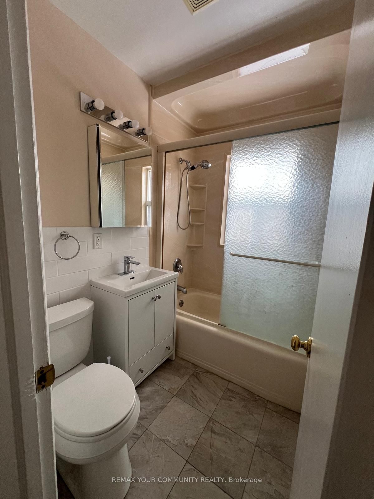 233 Beta Street Upper Property Photo 13